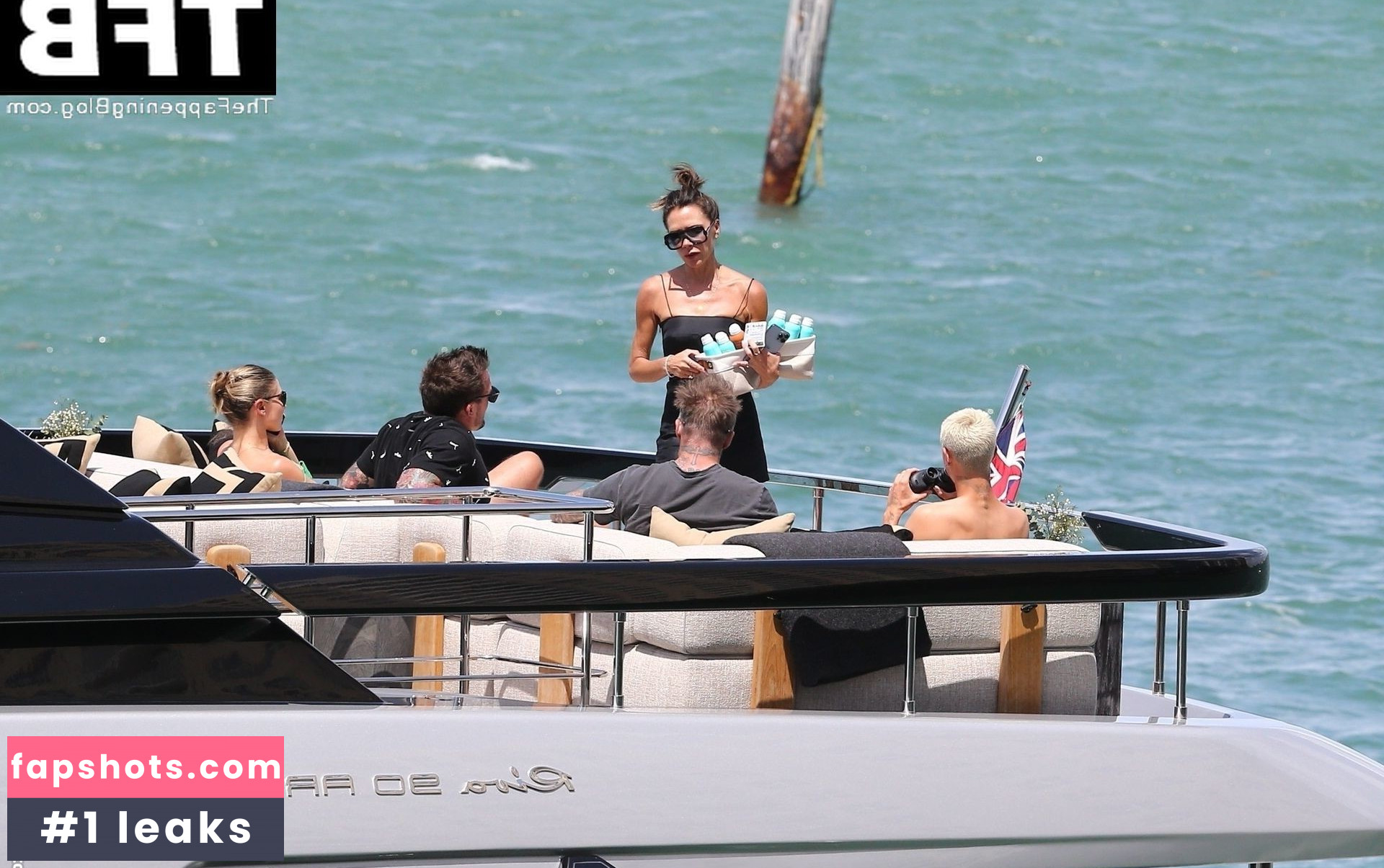 Victoria Beckham gallery photo #108