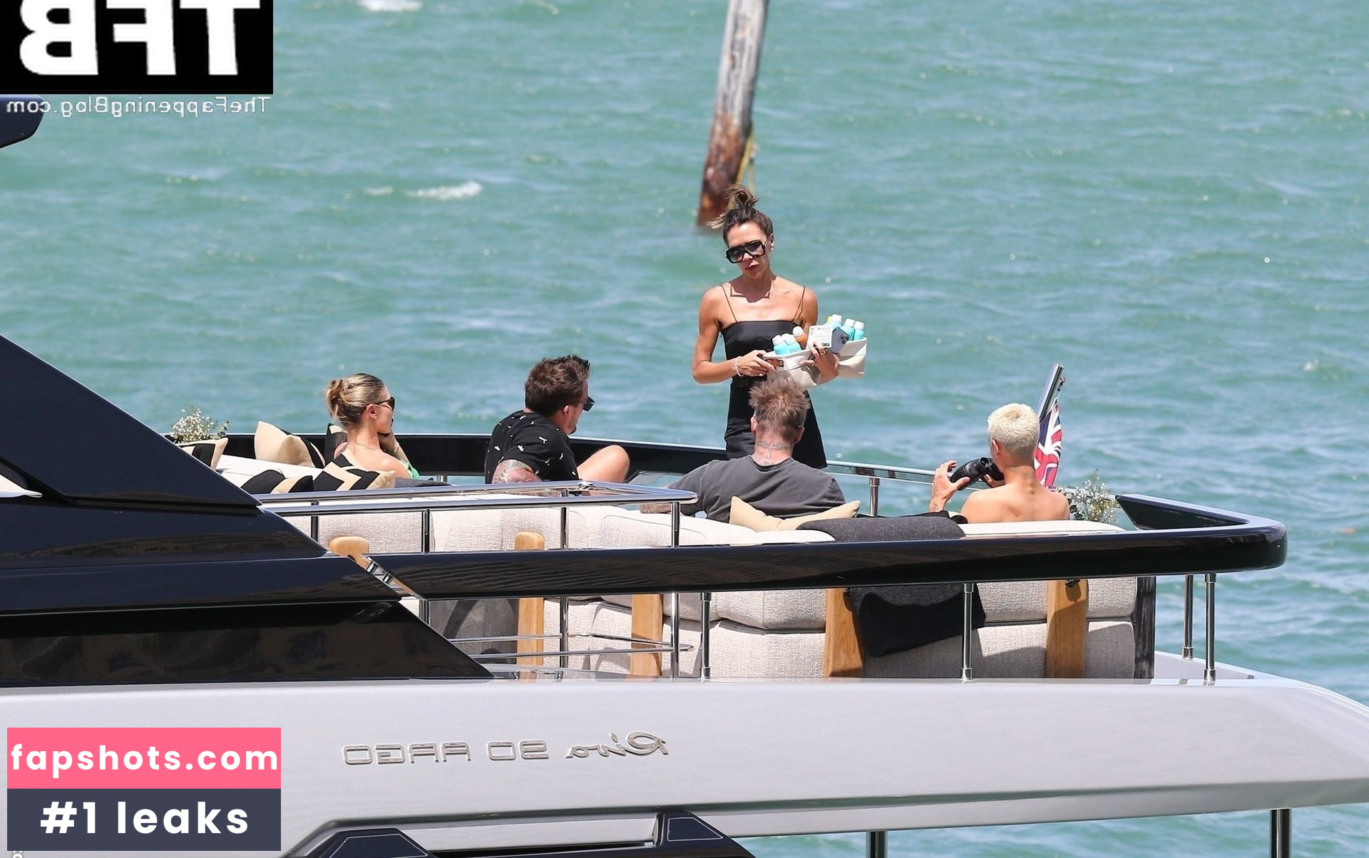 Victoria Beckham gallery photo #111