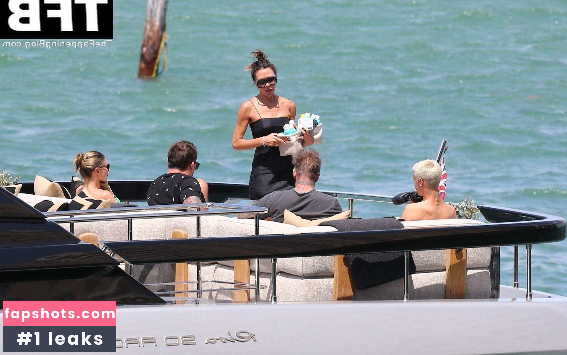 Victoria Beckham gallery photo #112