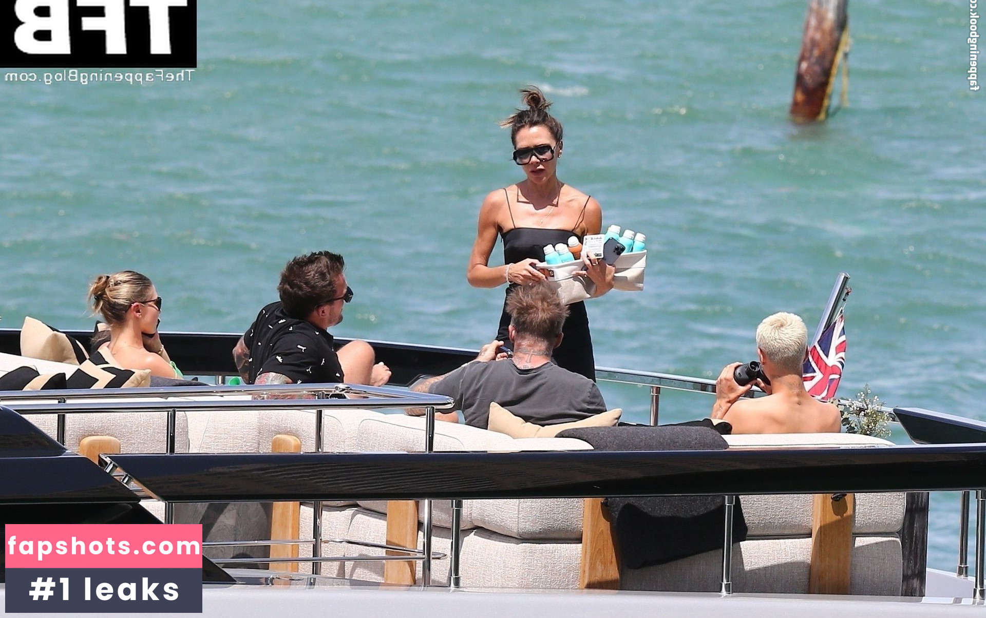 Victoria Beckham gallery photo #114