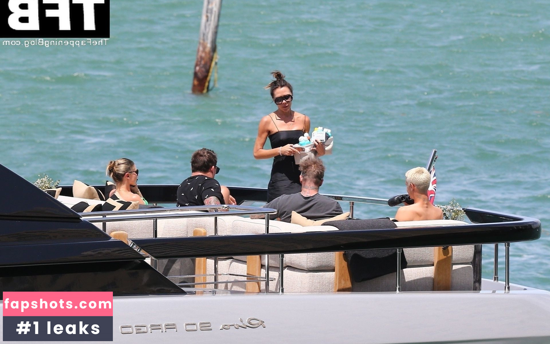 Victoria Beckham gallery photo #115