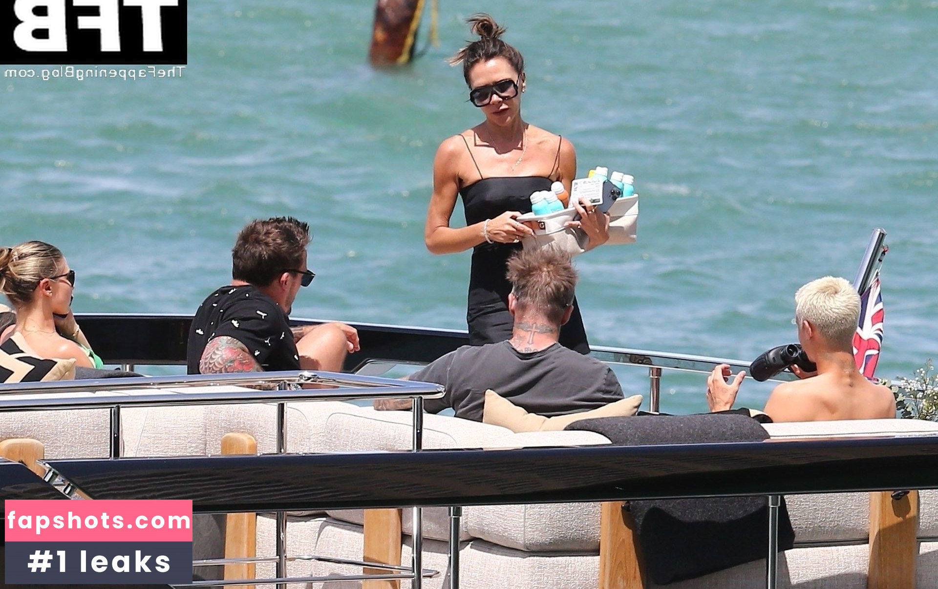 Victoria Beckham gallery photo #120