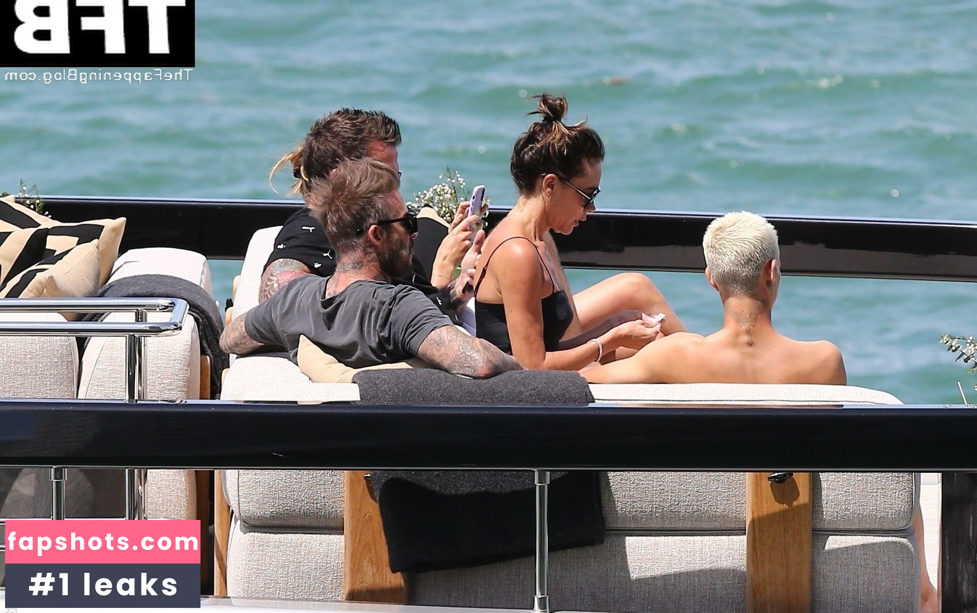 Victoria Beckham gallery photo #121