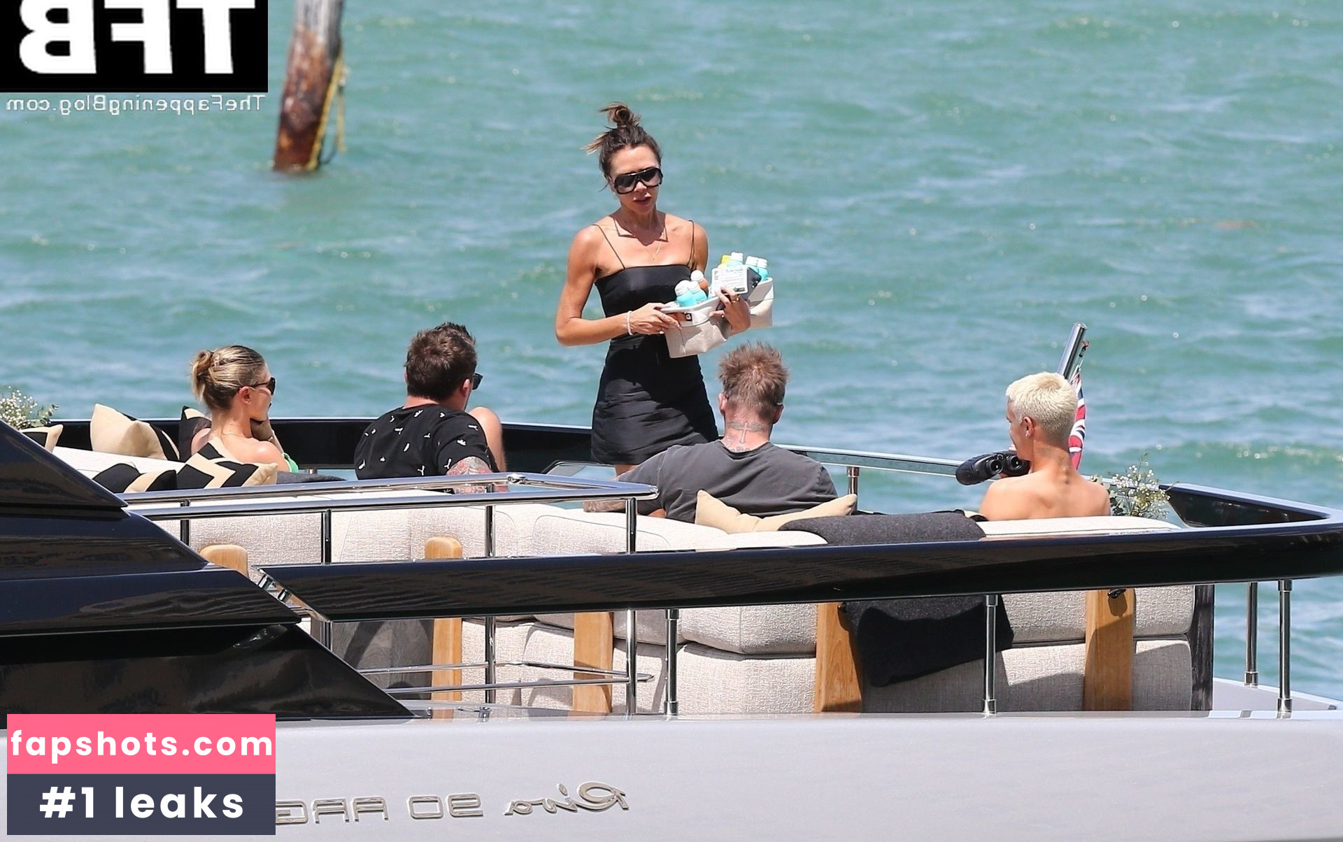 Victoria Beckham gallery photo #124