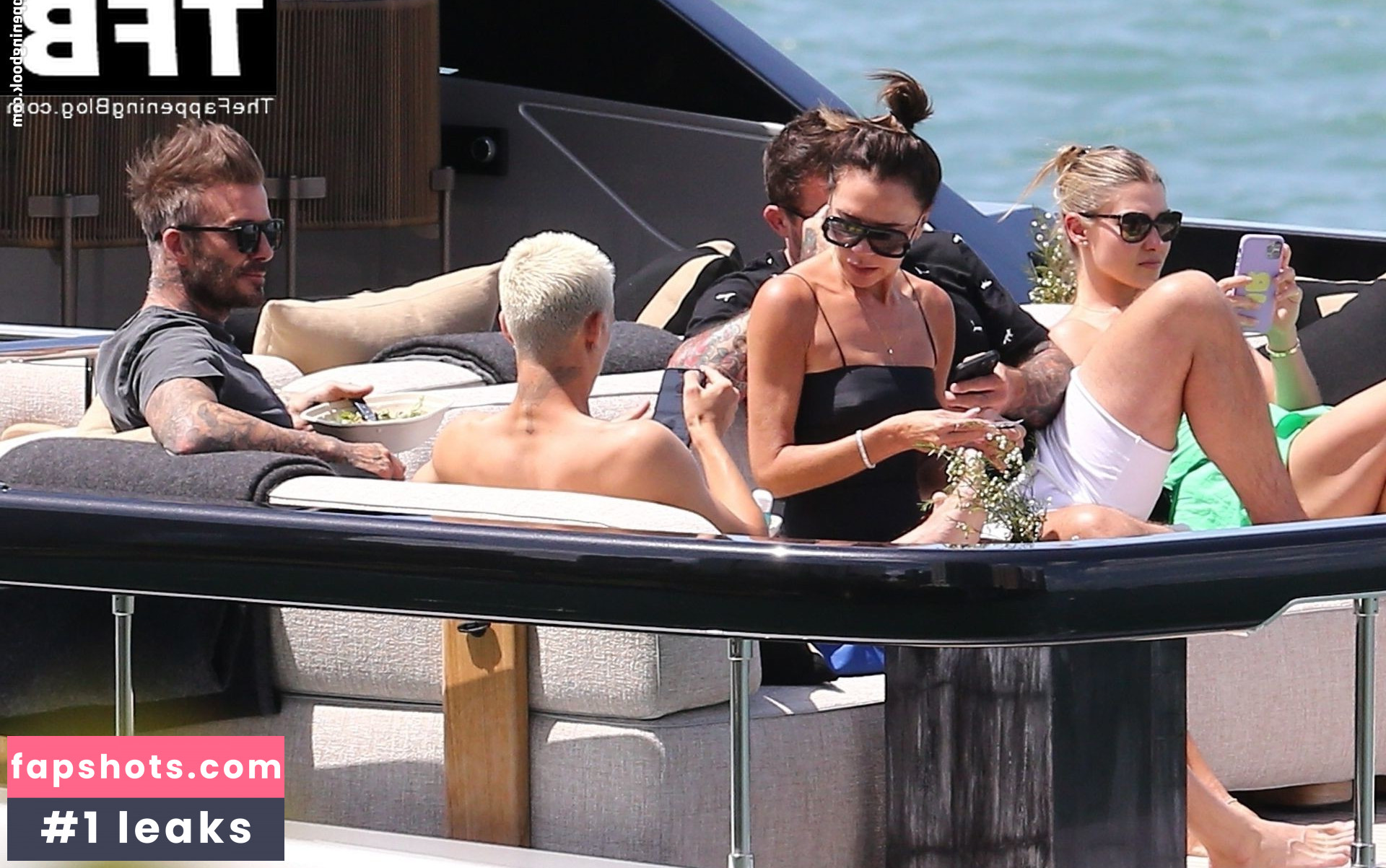 Victoria Beckham gallery photo #125