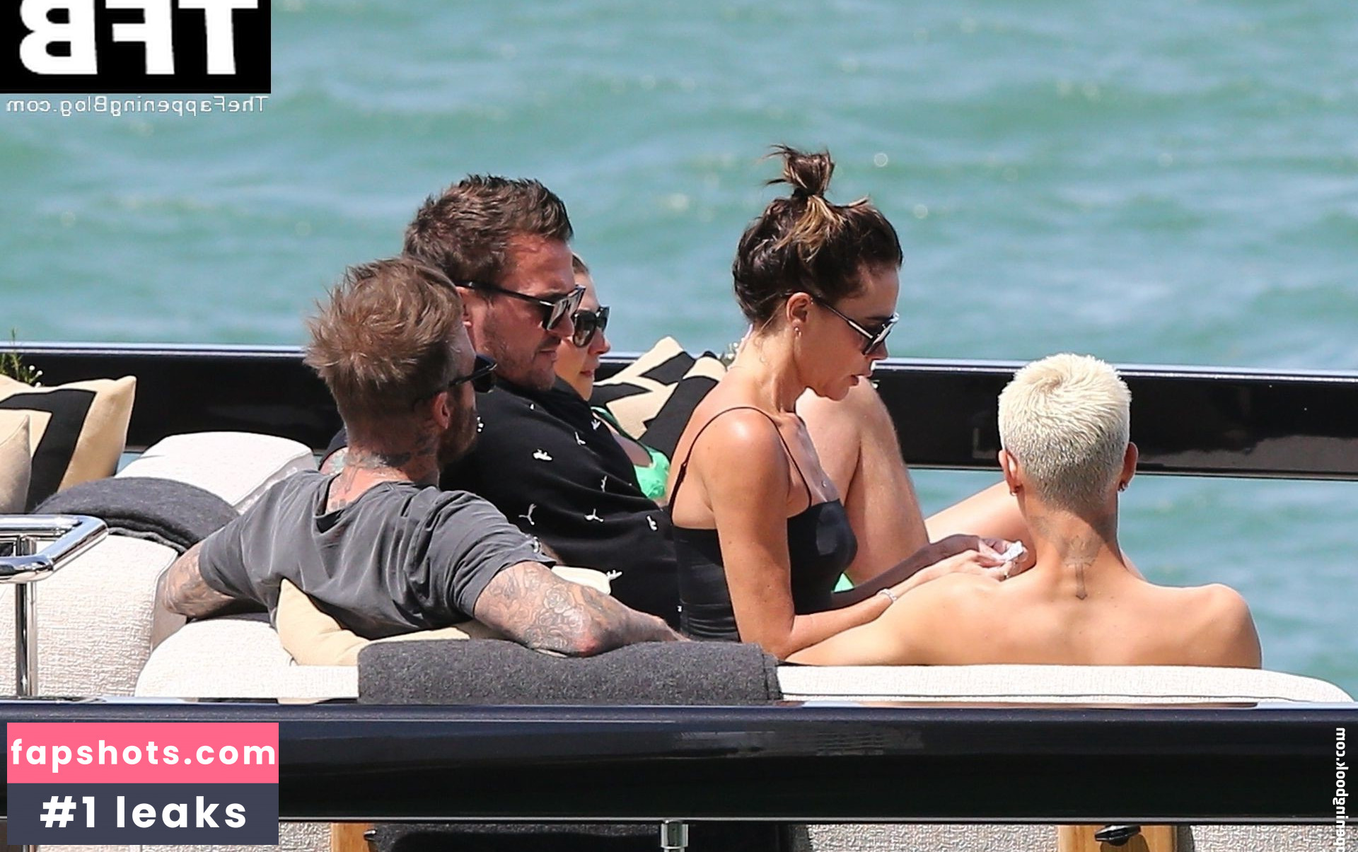 Victoria Beckham gallery photo #126