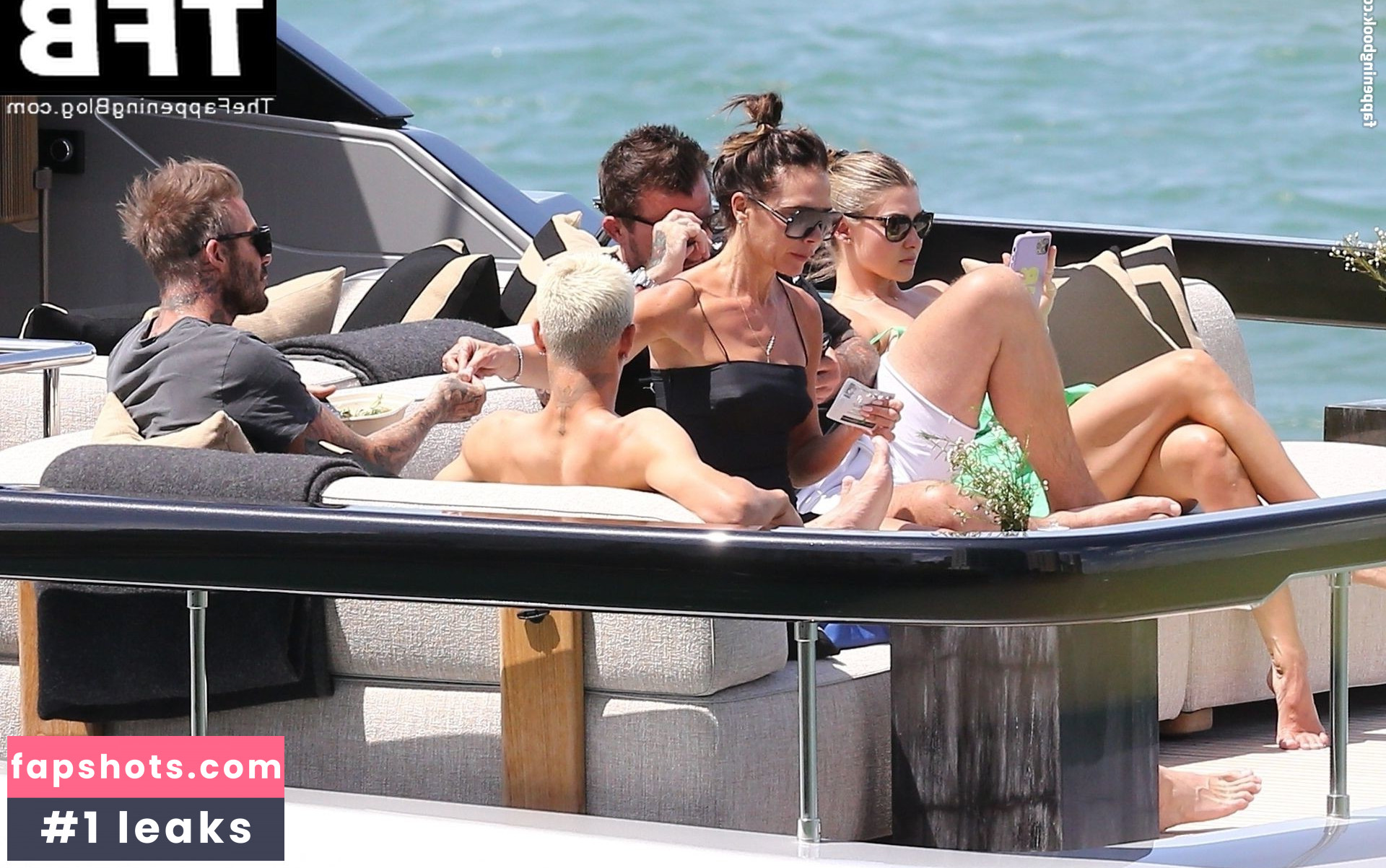 Victoria Beckham gallery photo #128