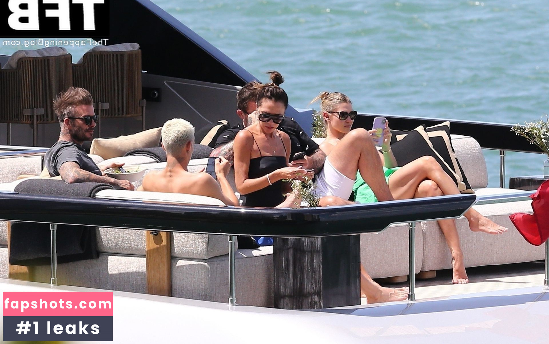 Victoria Beckham gallery photo #136