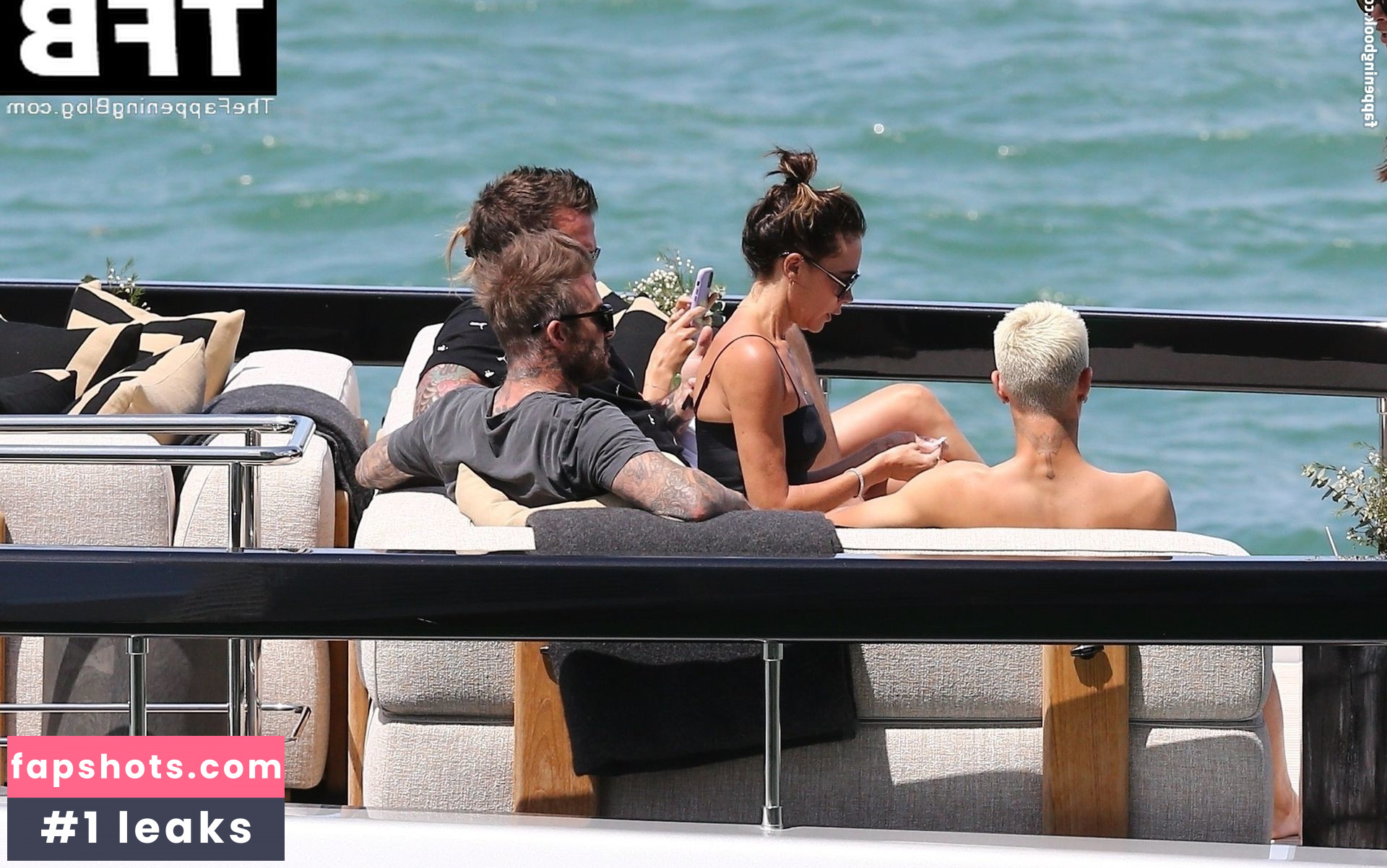 Victoria Beckham gallery photo #140