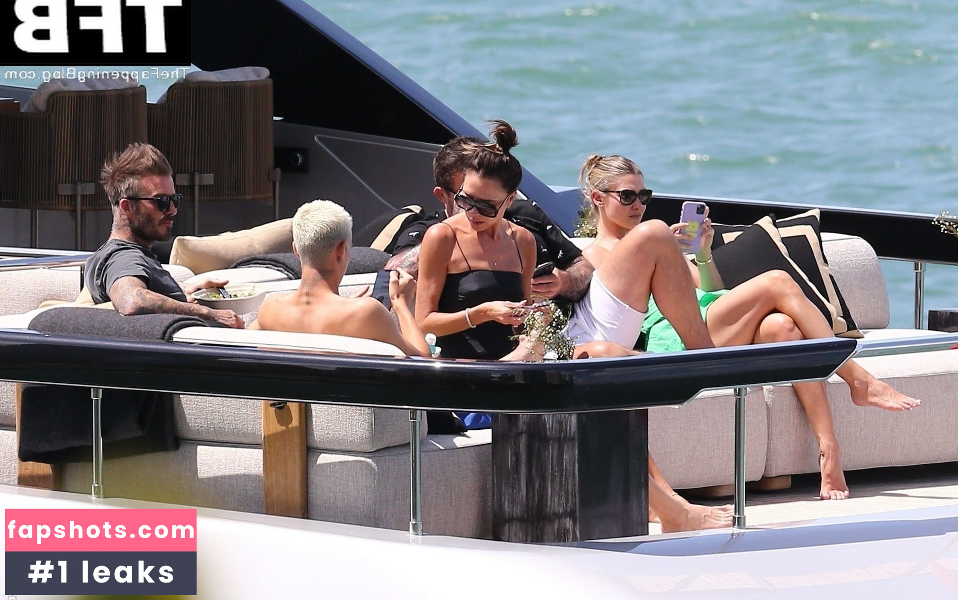 Victoria Beckham gallery photo #141