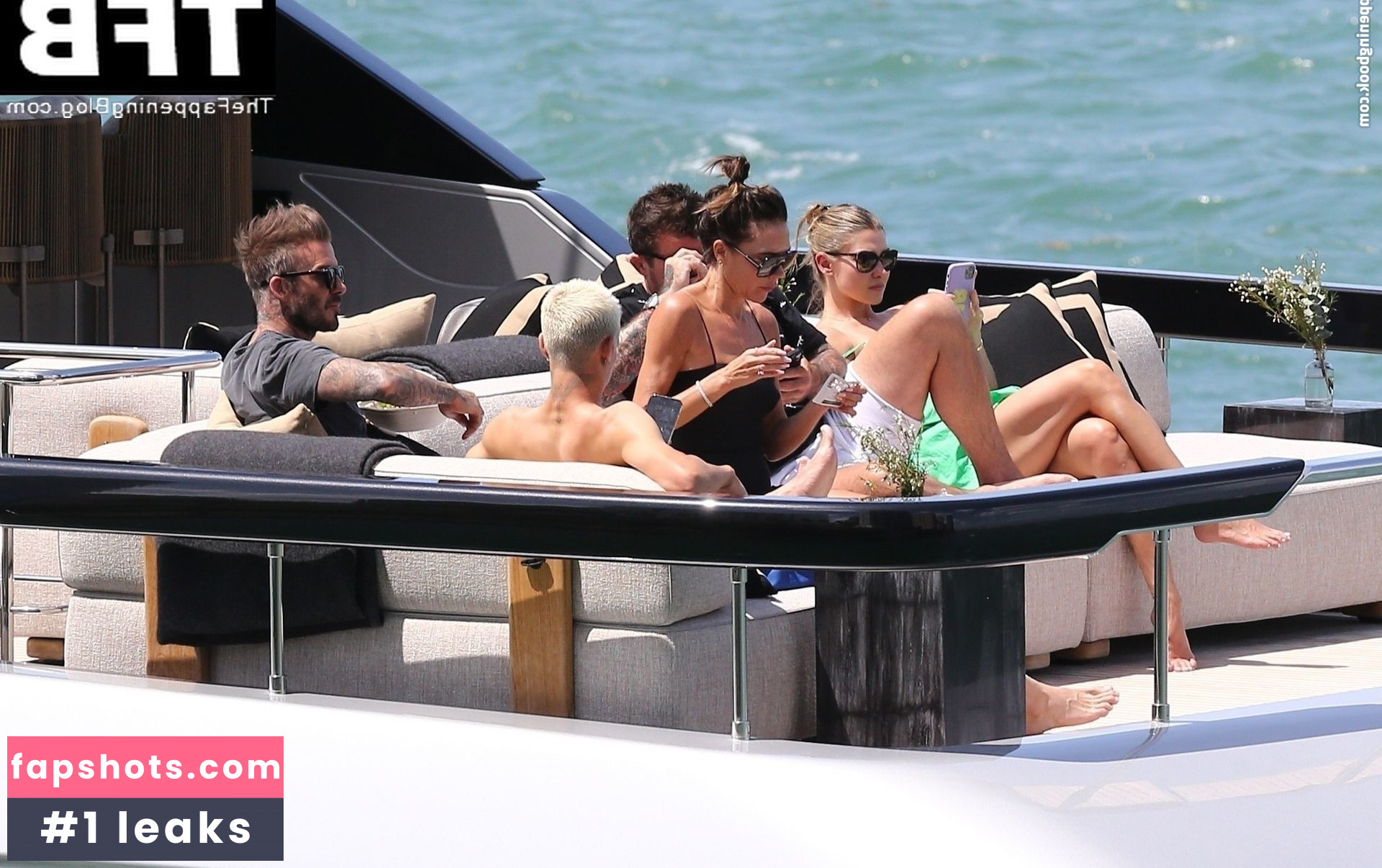 Victoria Beckham gallery photo #142