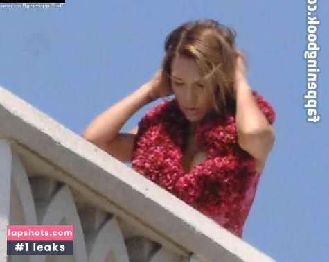 Victoria Beckham gallery photo #147