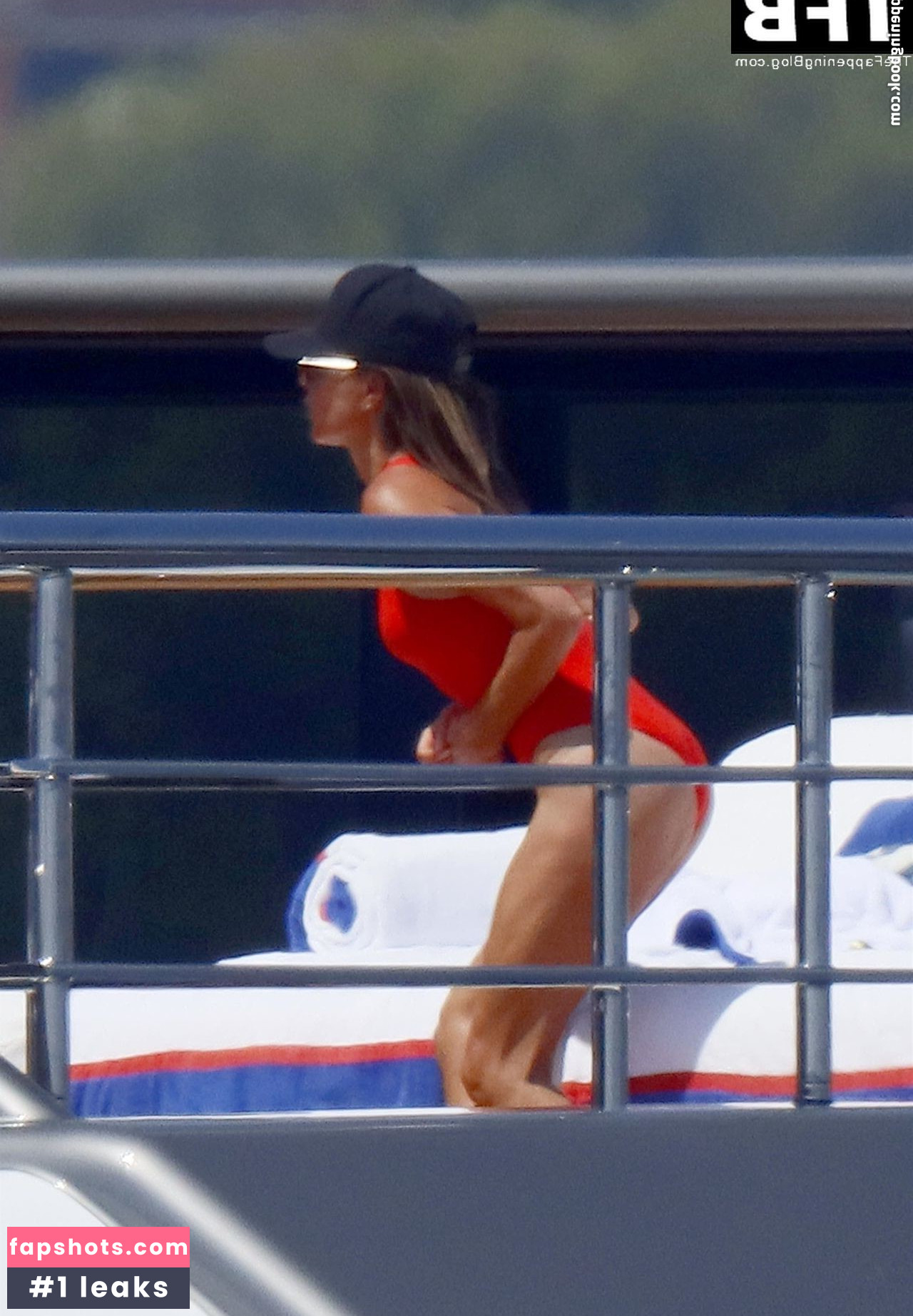 Victoria Beckham gallery photo #50