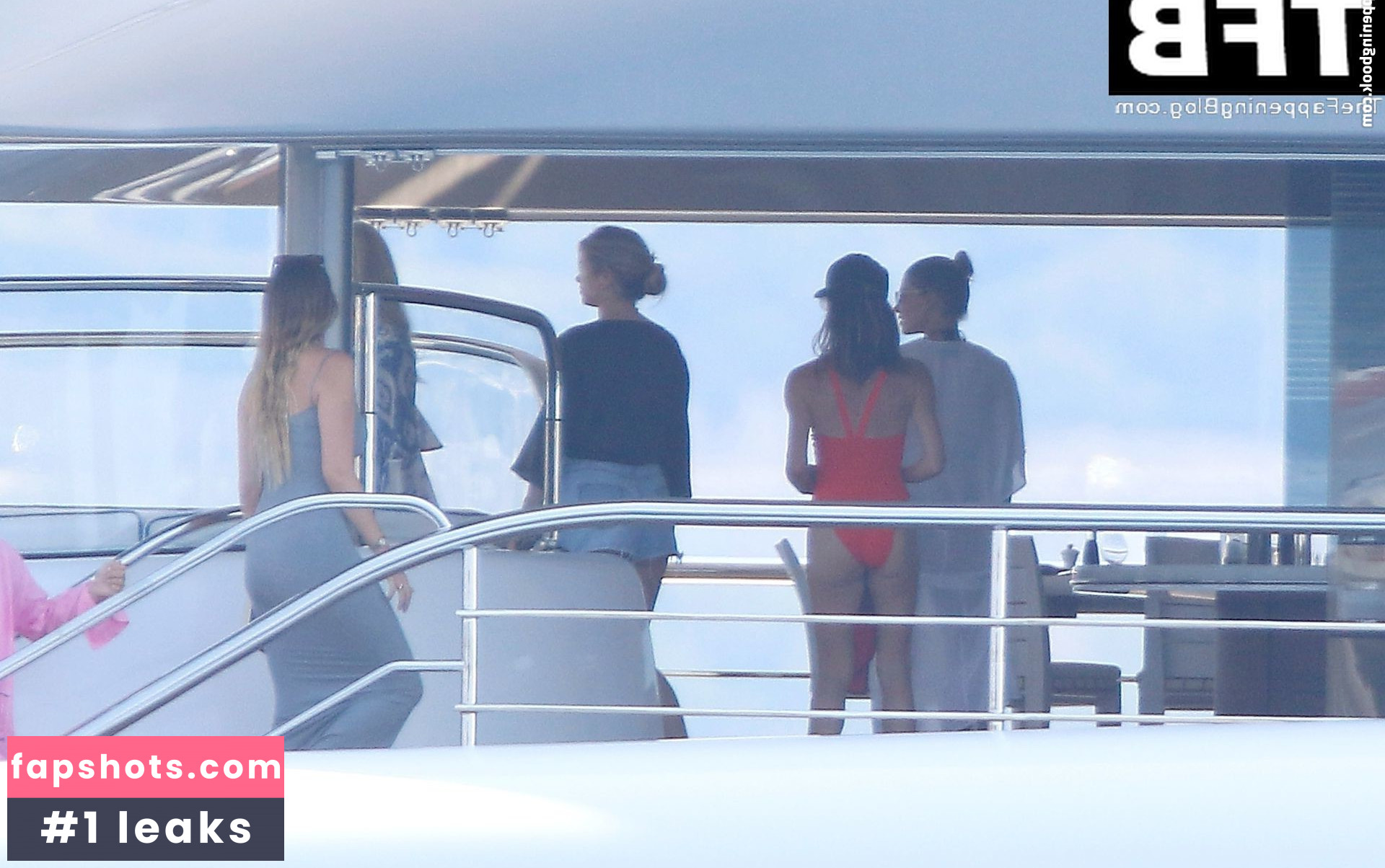 Victoria Beckham gallery photo #55