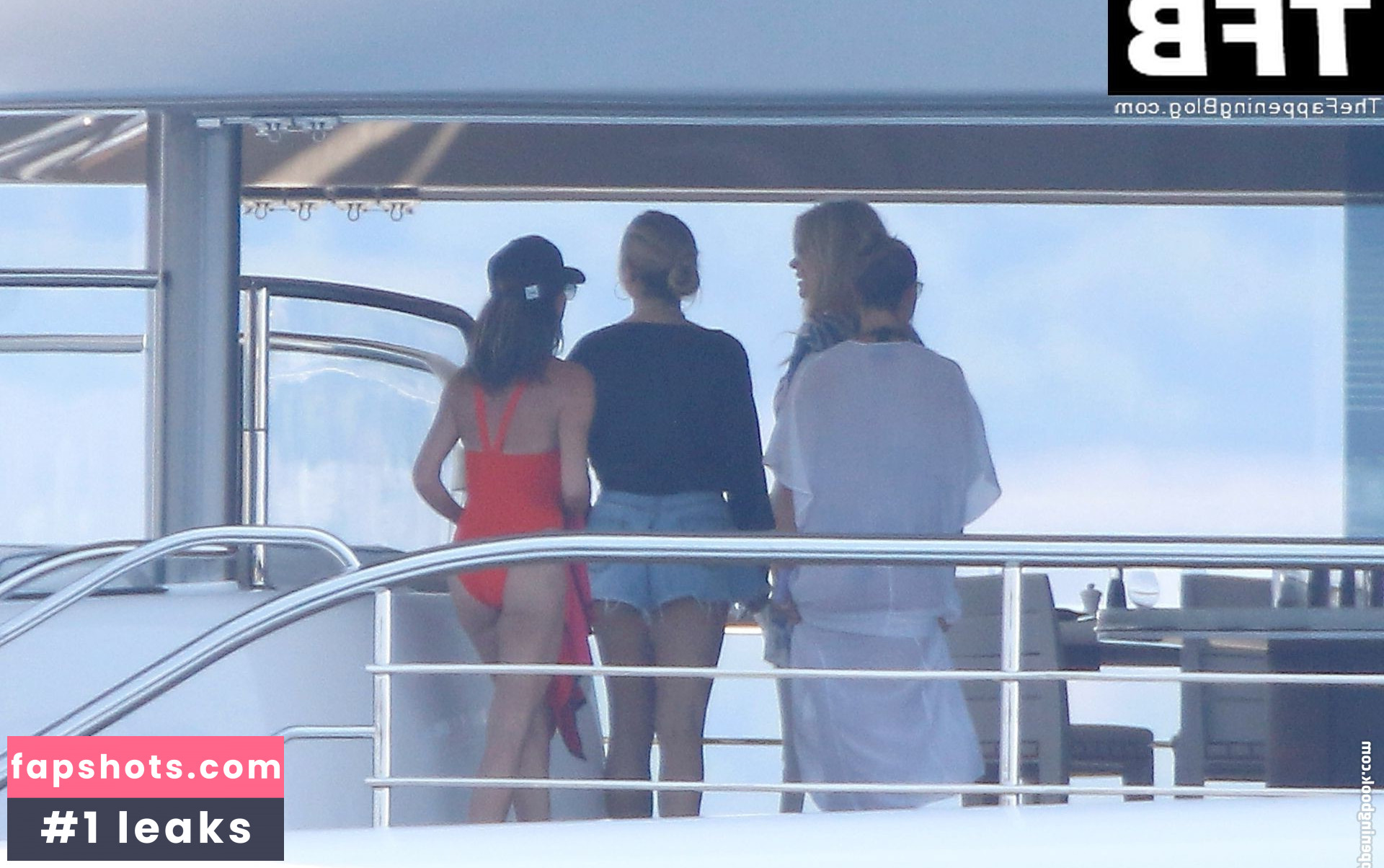 Victoria Beckham gallery photo #56