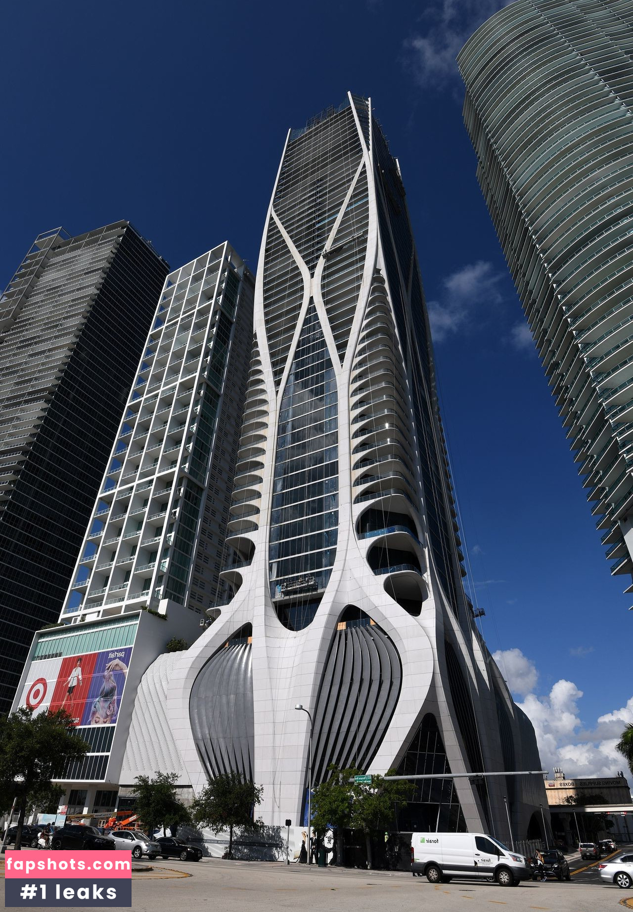 Victoria Beckham gallery photo #565