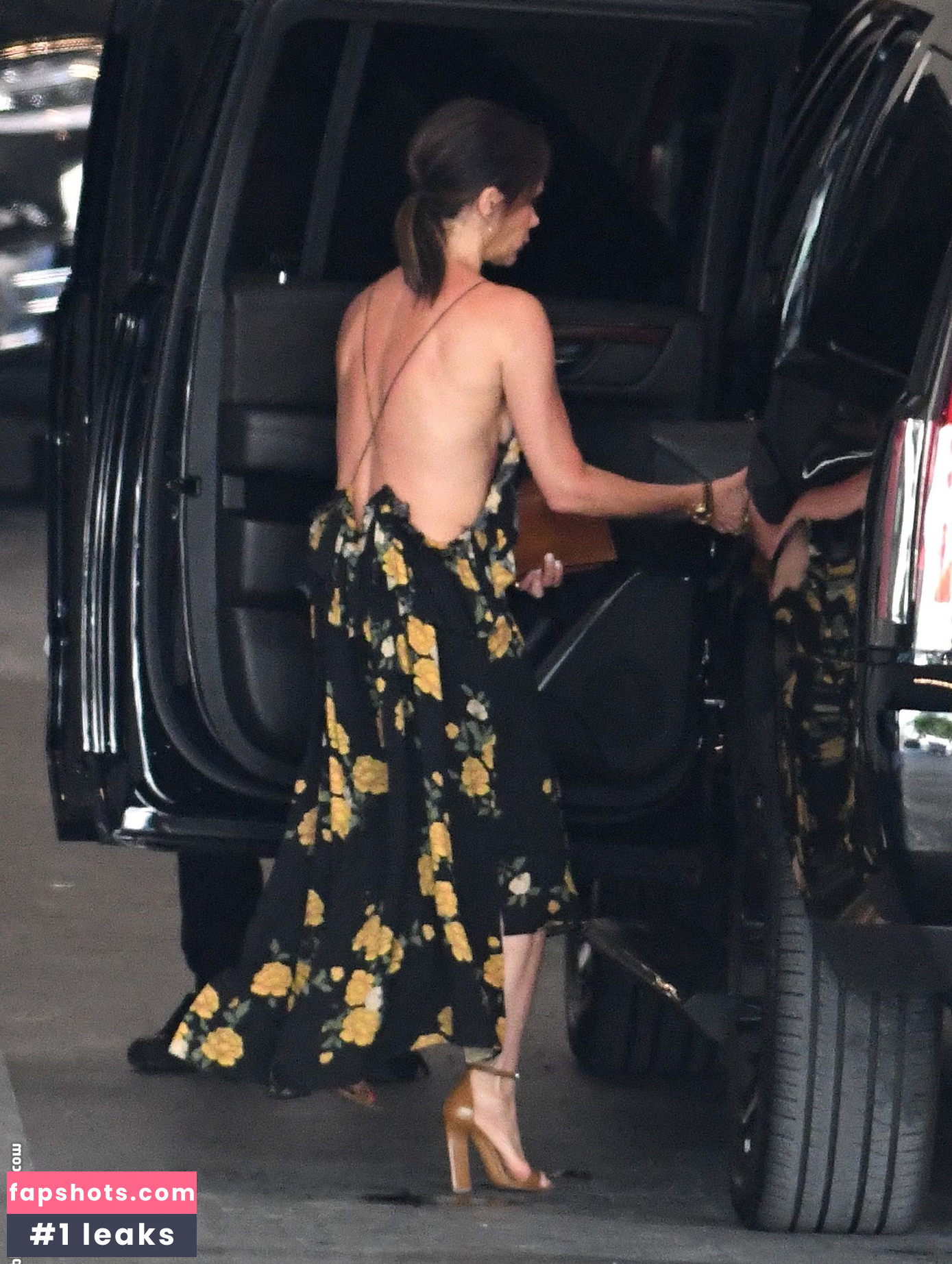 Victoria Beckham gallery photo #571