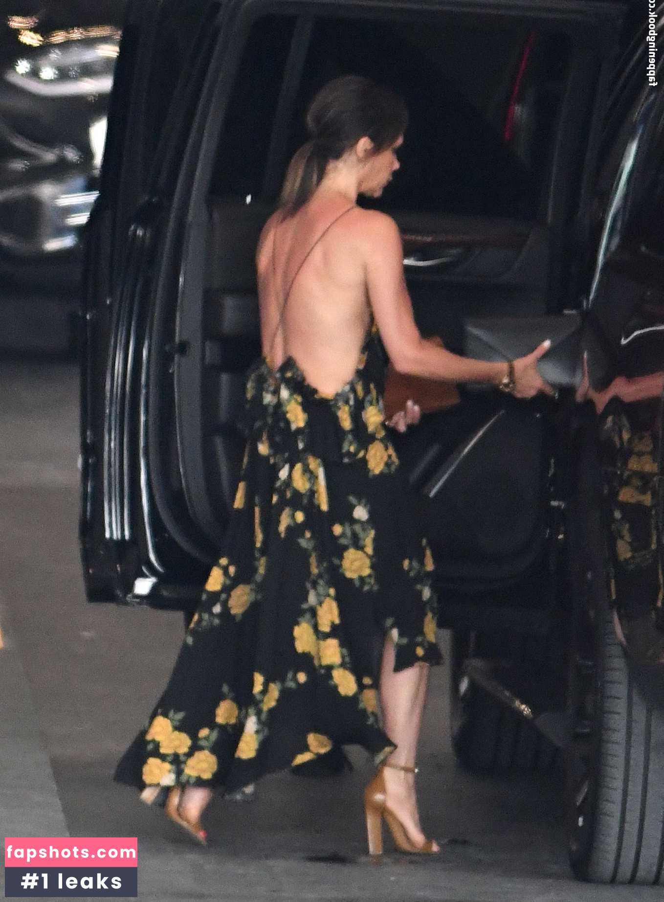 Victoria Beckham gallery photo #572