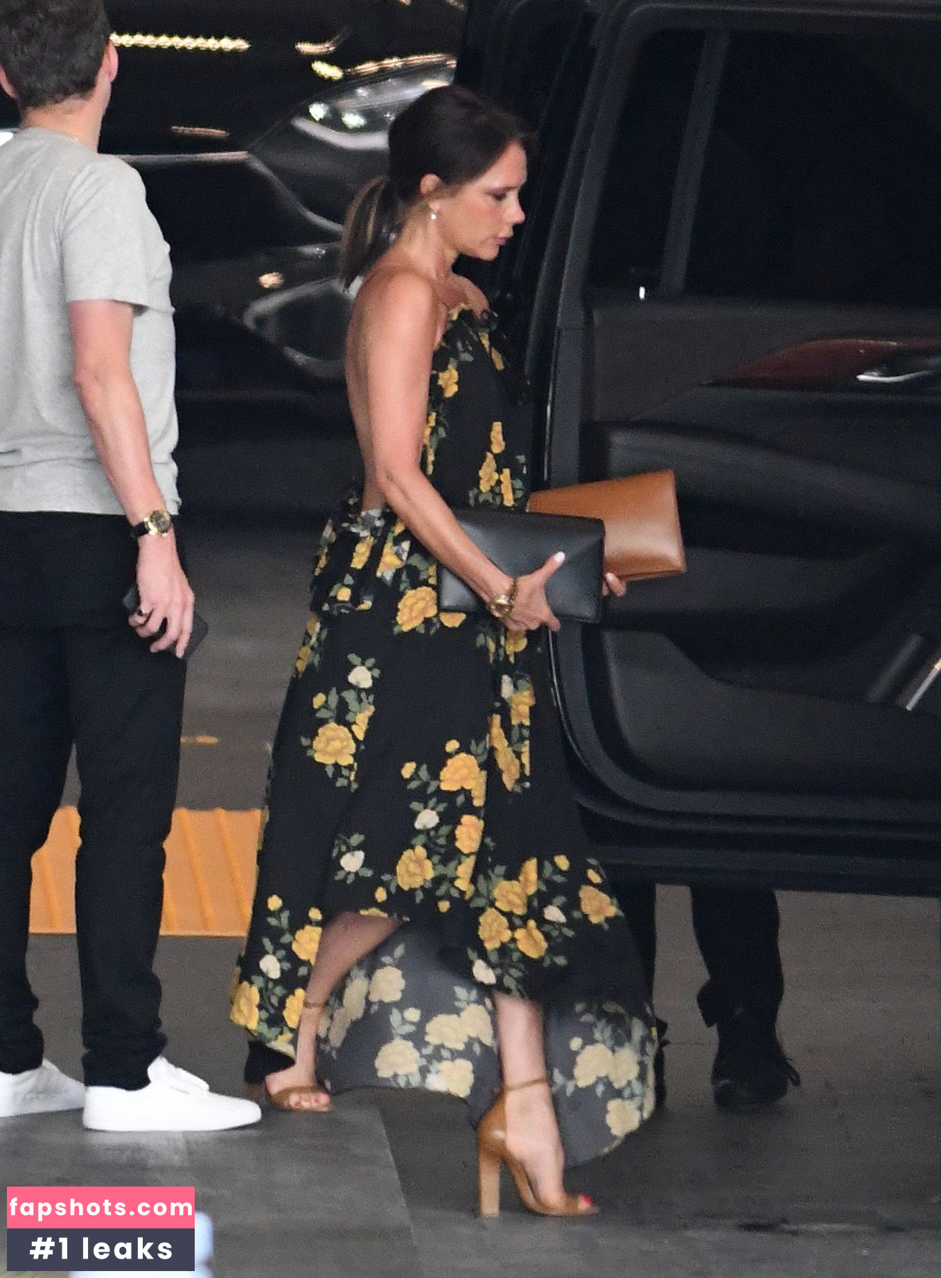 Victoria Beckham gallery photo #577