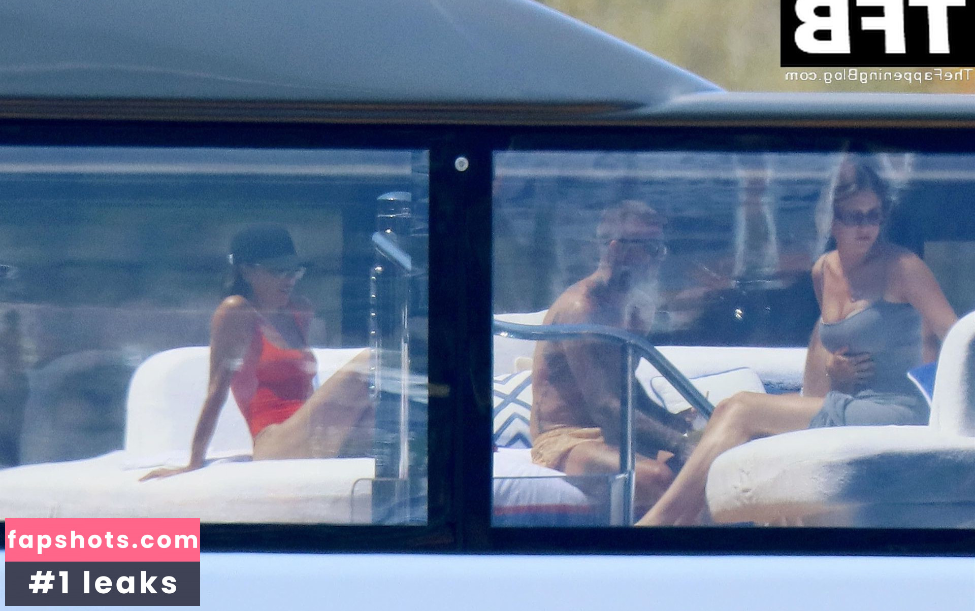 Victoria Beckham gallery photo #60