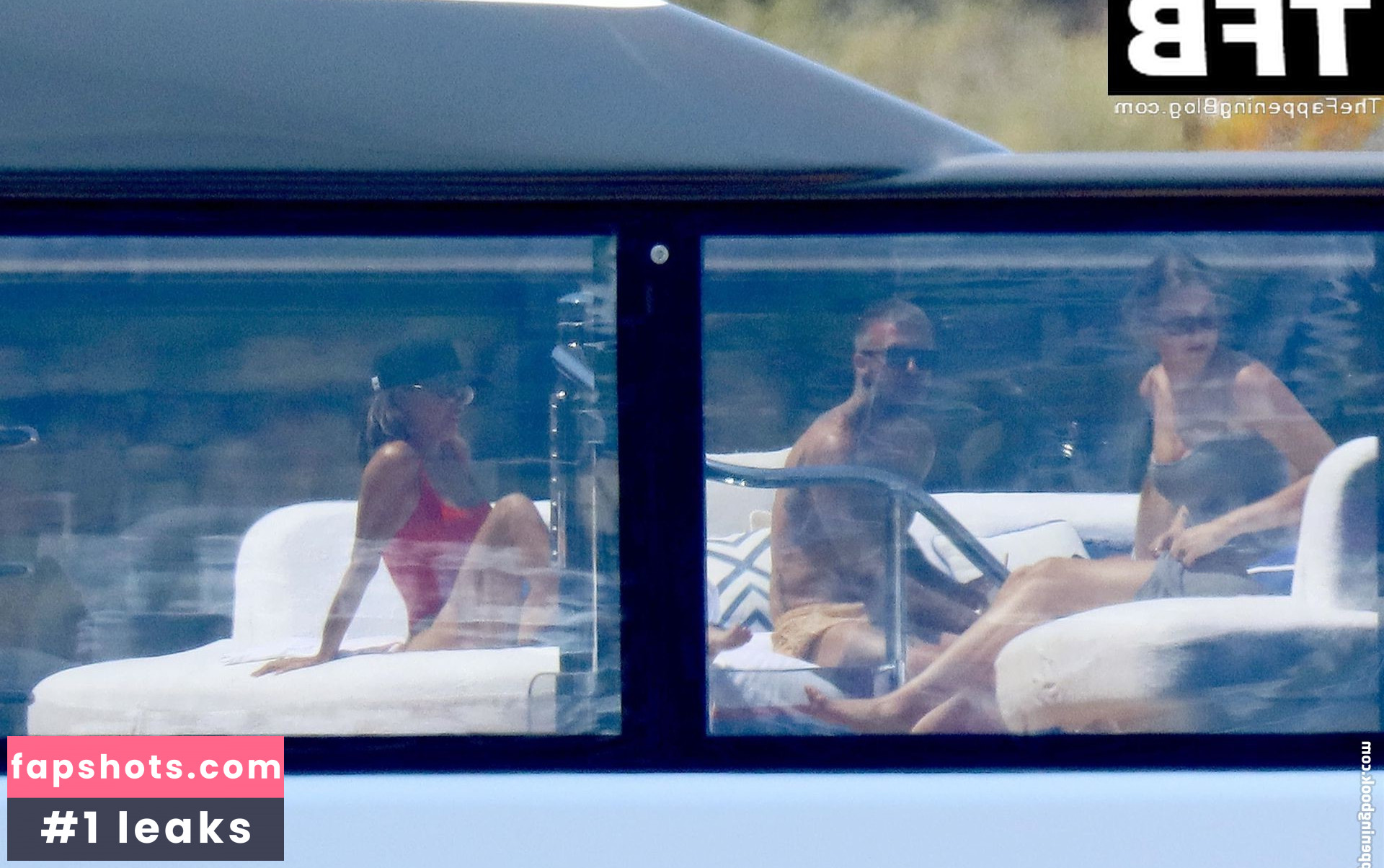 Victoria Beckham gallery photo #61