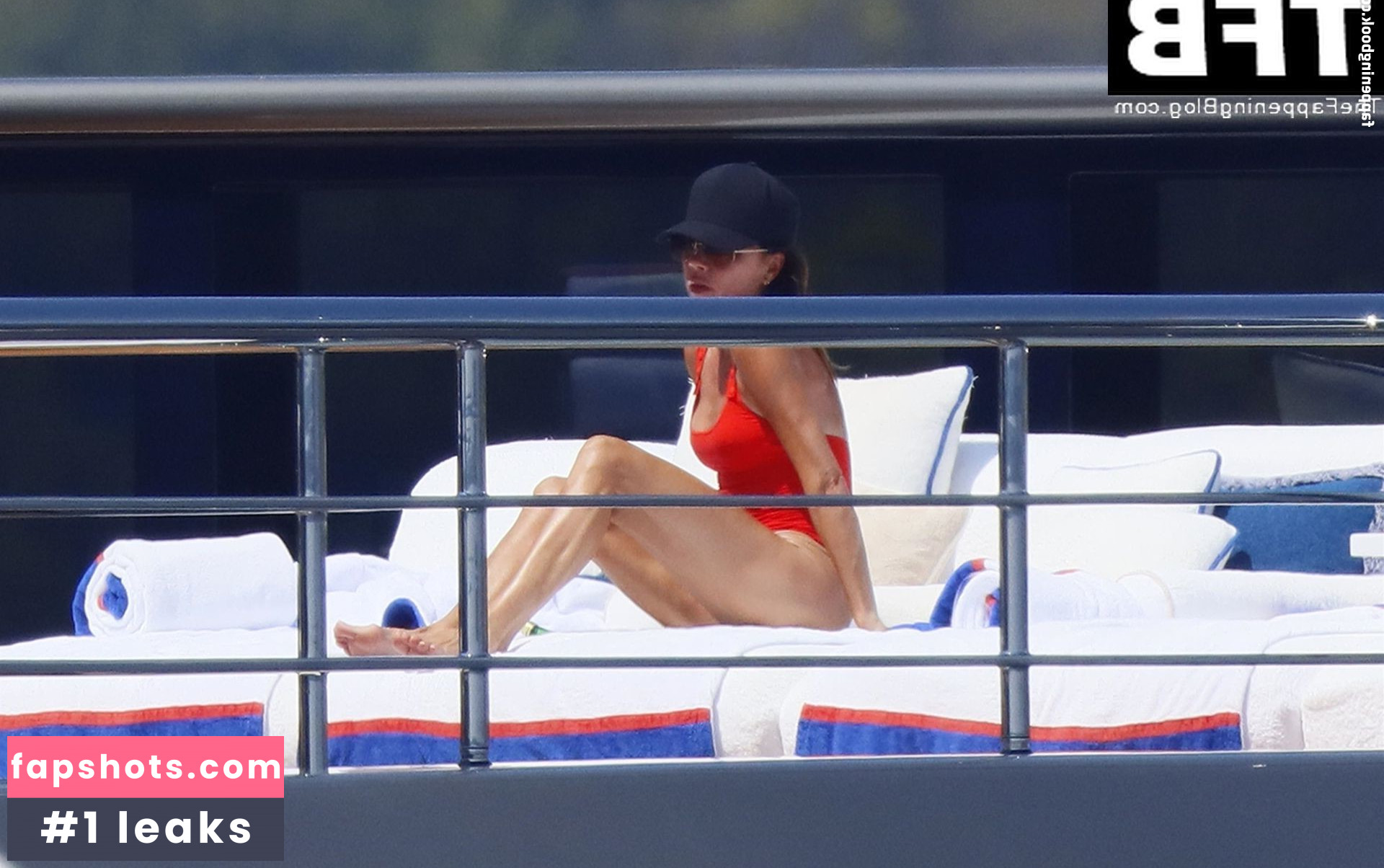 Victoria Beckham gallery photo #64