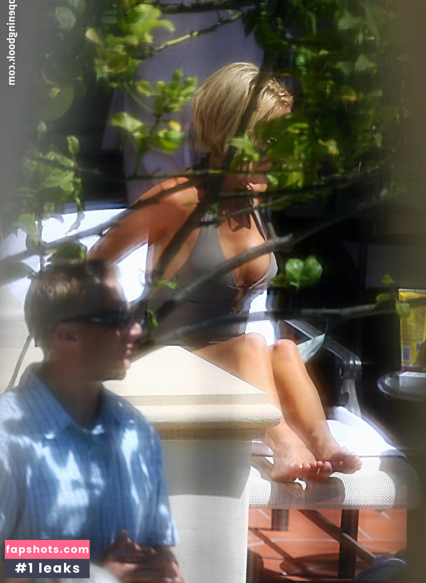 Victoria Beckham gallery photo #676