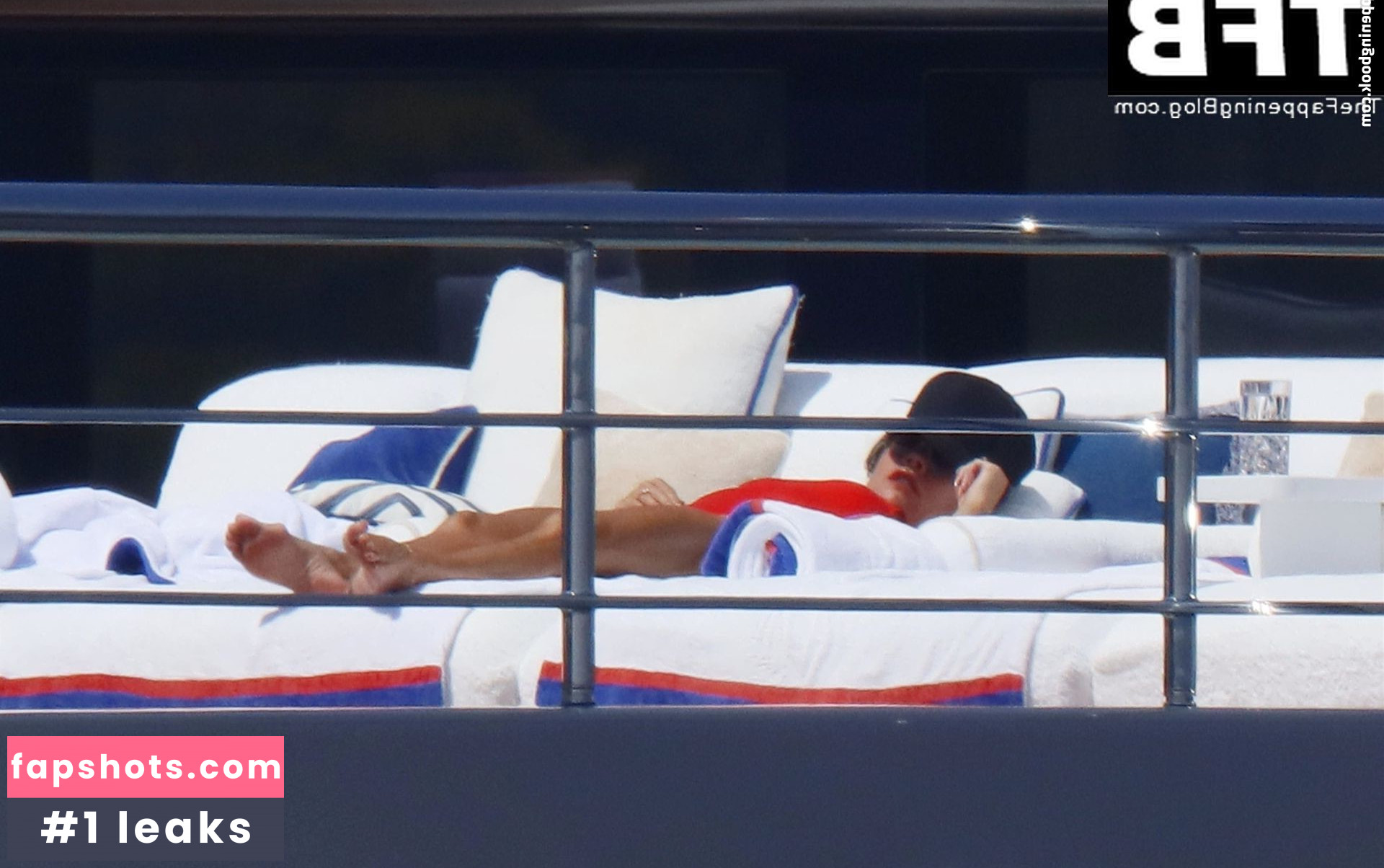 Victoria Beckham gallery photo #69