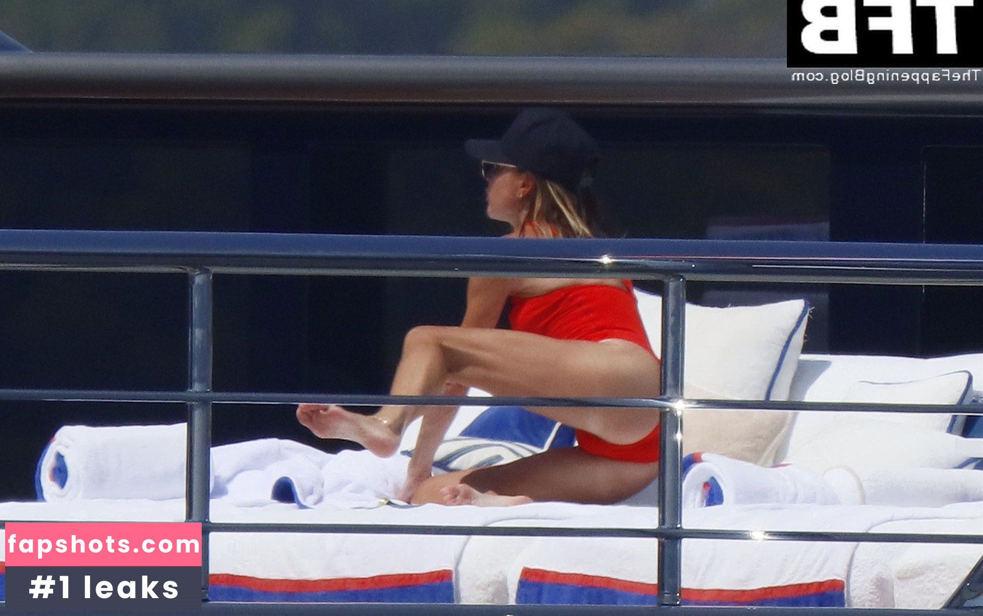 Victoria Beckham gallery photo #70