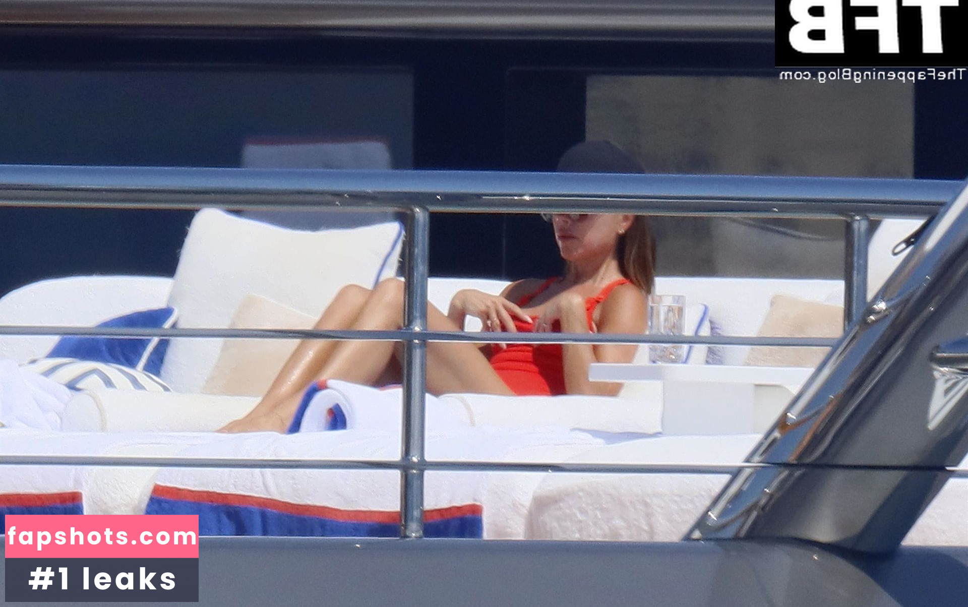 Victoria Beckham gallery photo #91