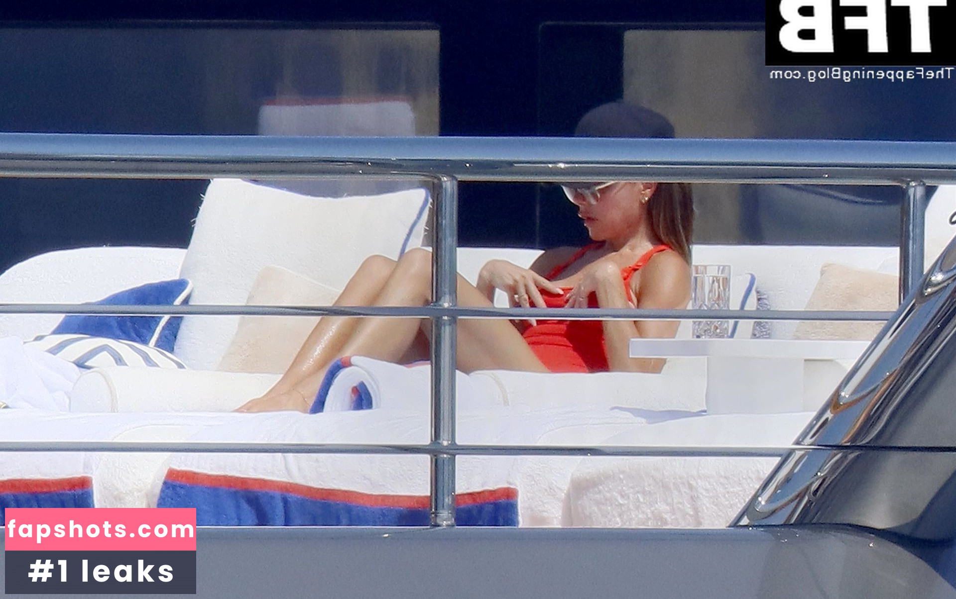 Victoria Beckham gallery photo #92