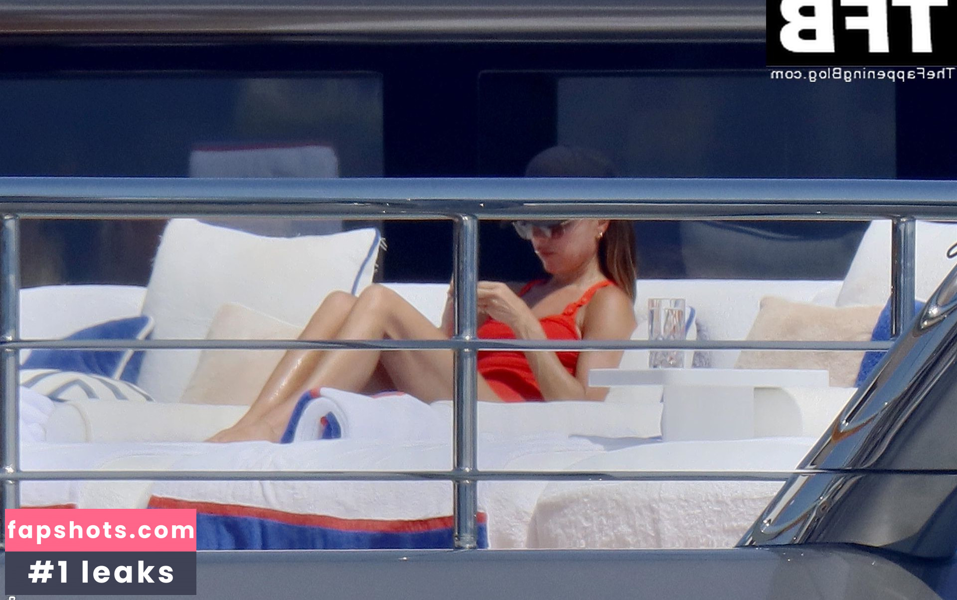 Victoria Beckham gallery photo #93