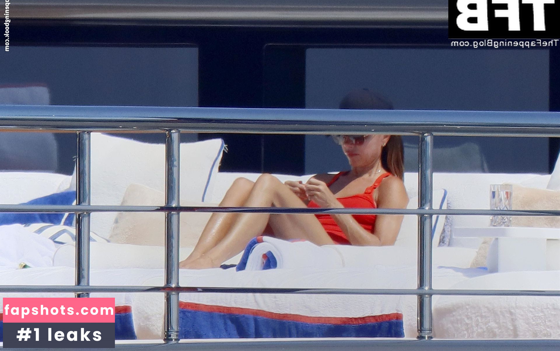 Victoria Beckham gallery photo #94