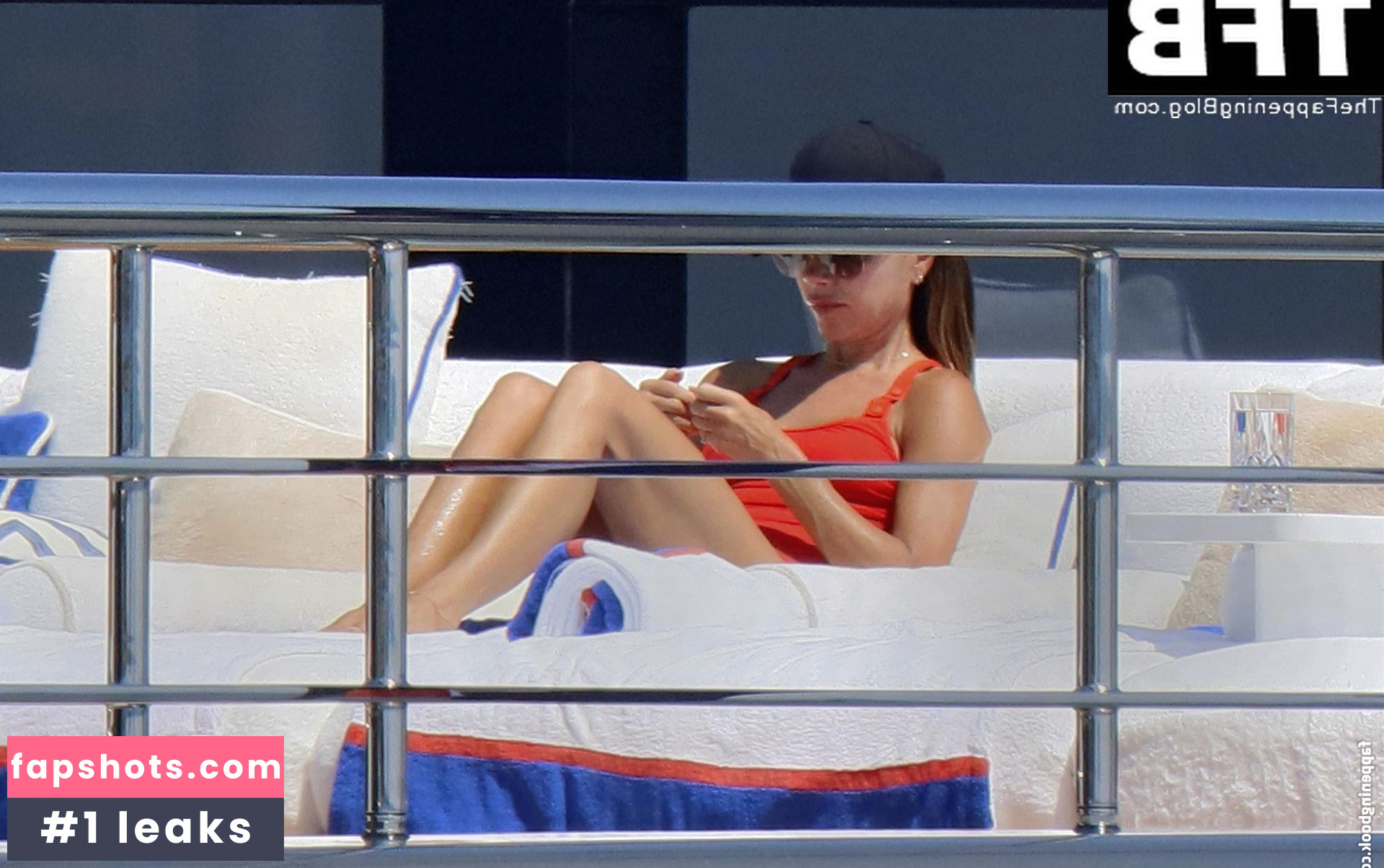 Victoria Beckham gallery photo #95