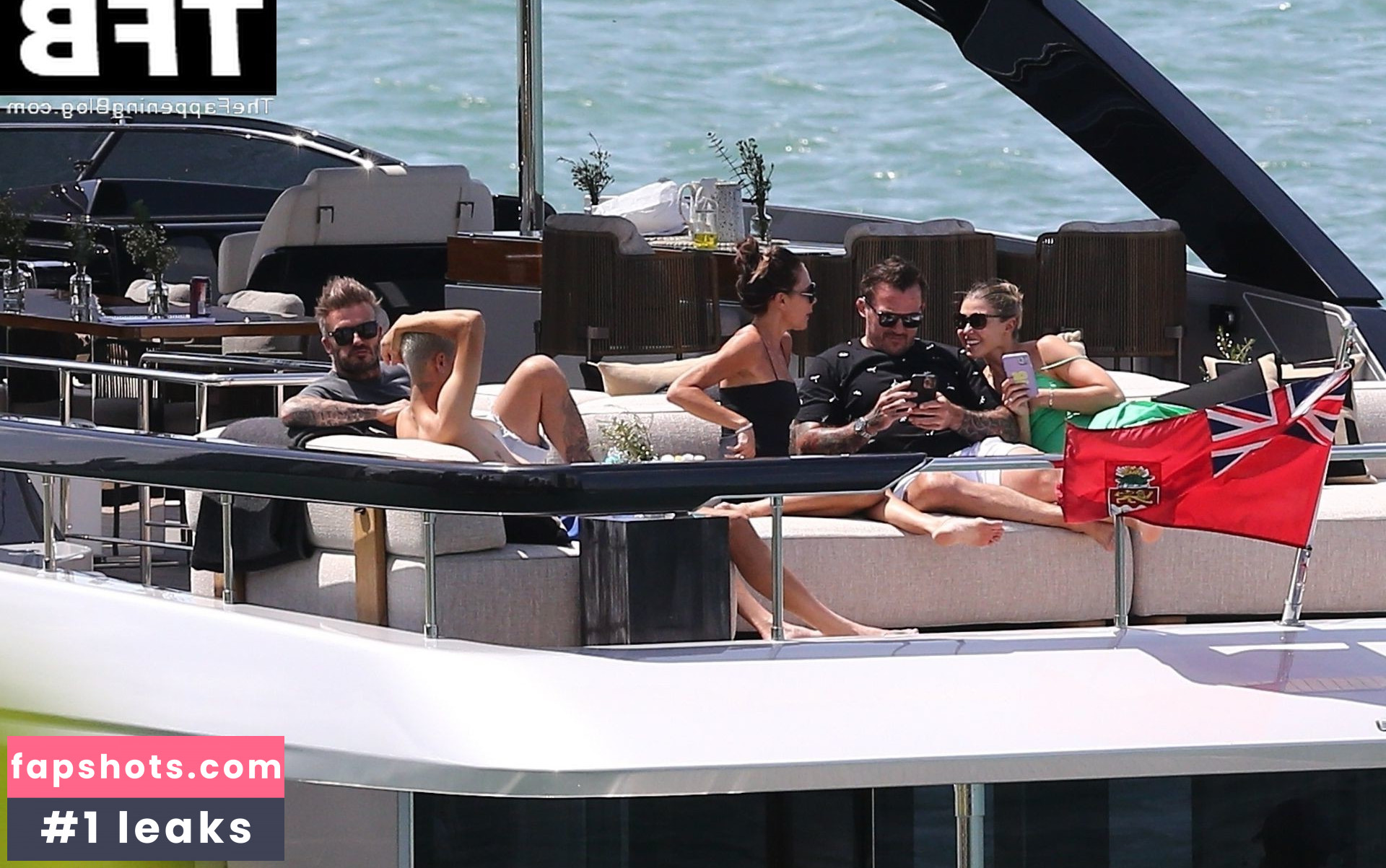 Victoria Beckham gallery photo #97