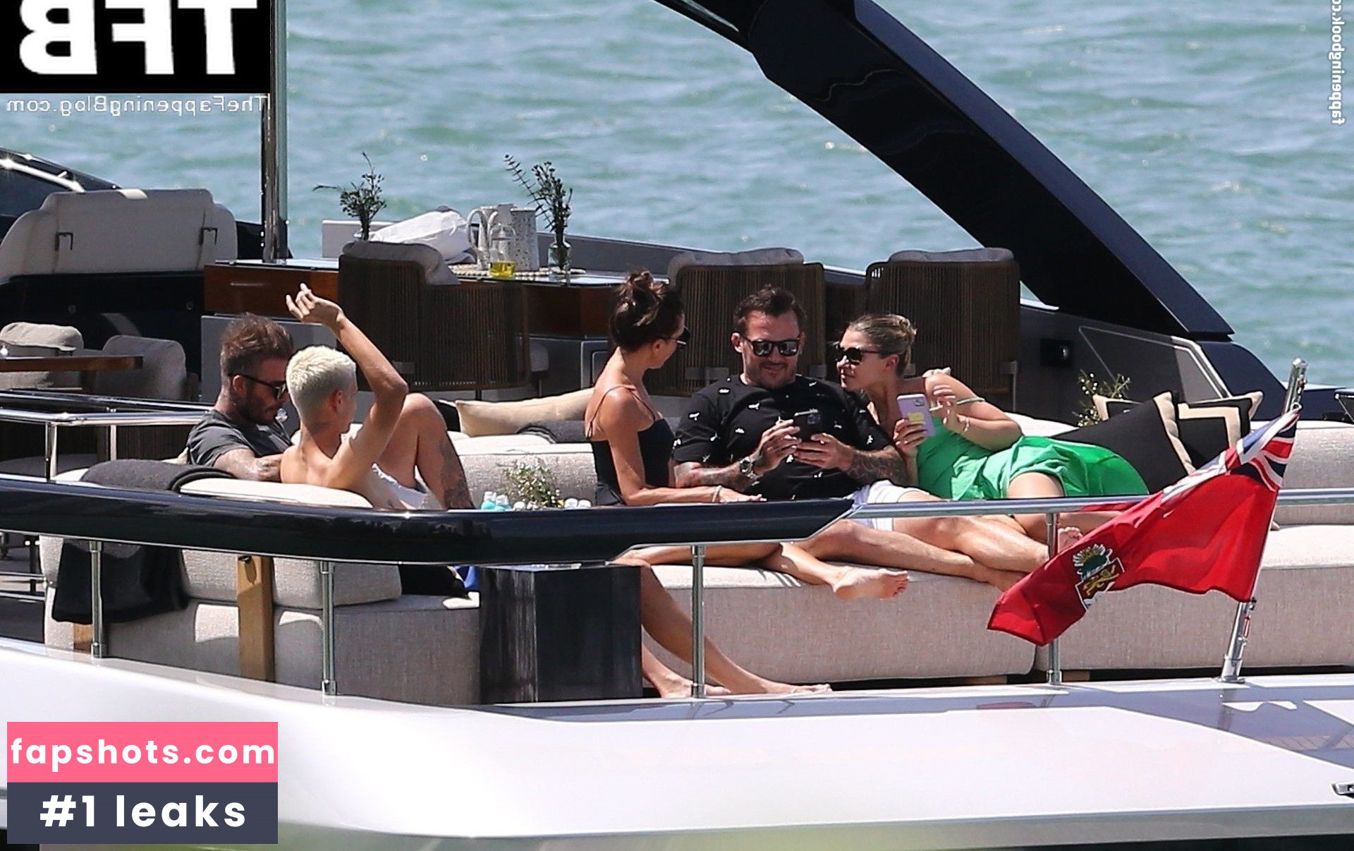 Victoria Beckham gallery photo #98