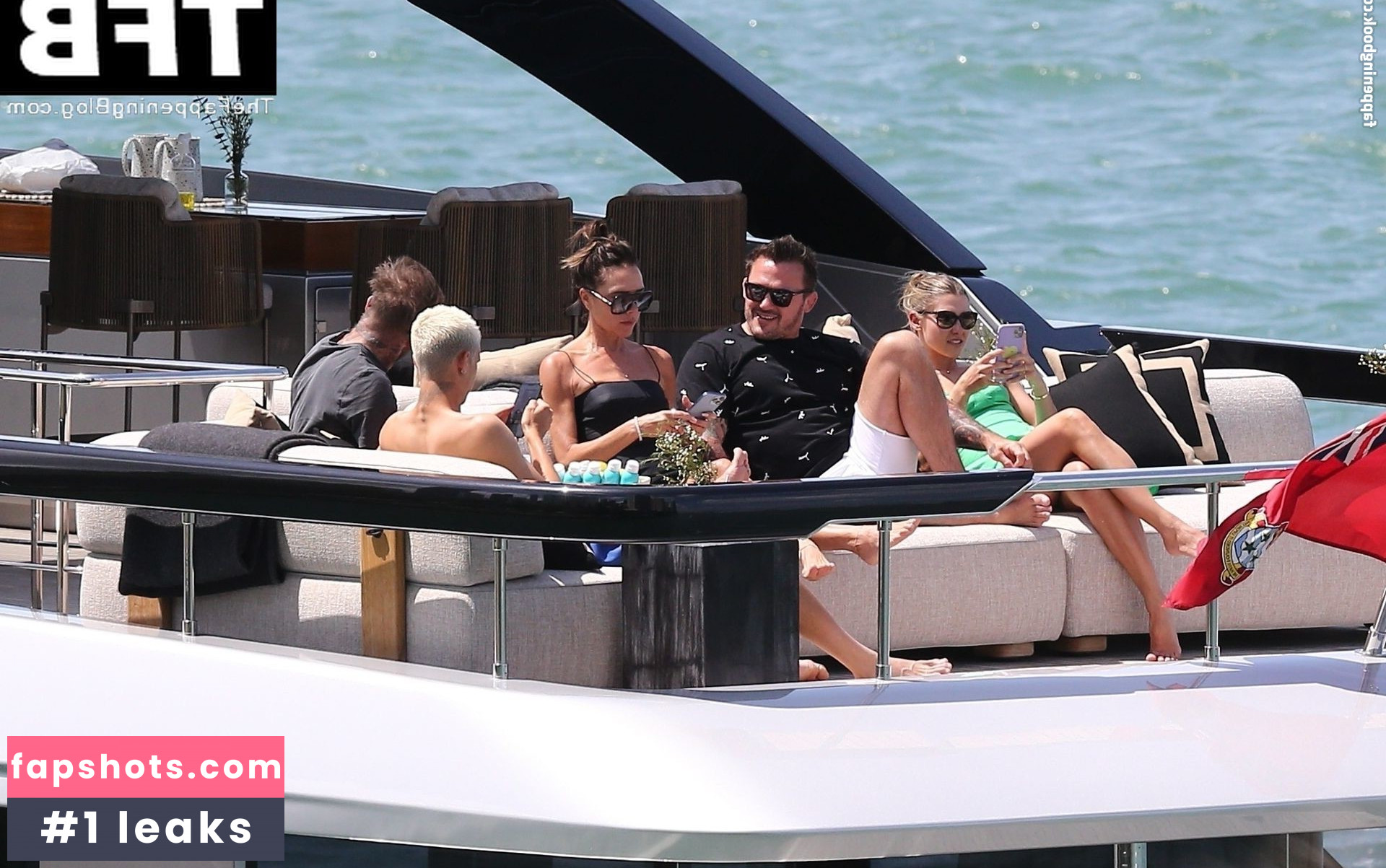 Victoria Beckham gallery photo #99