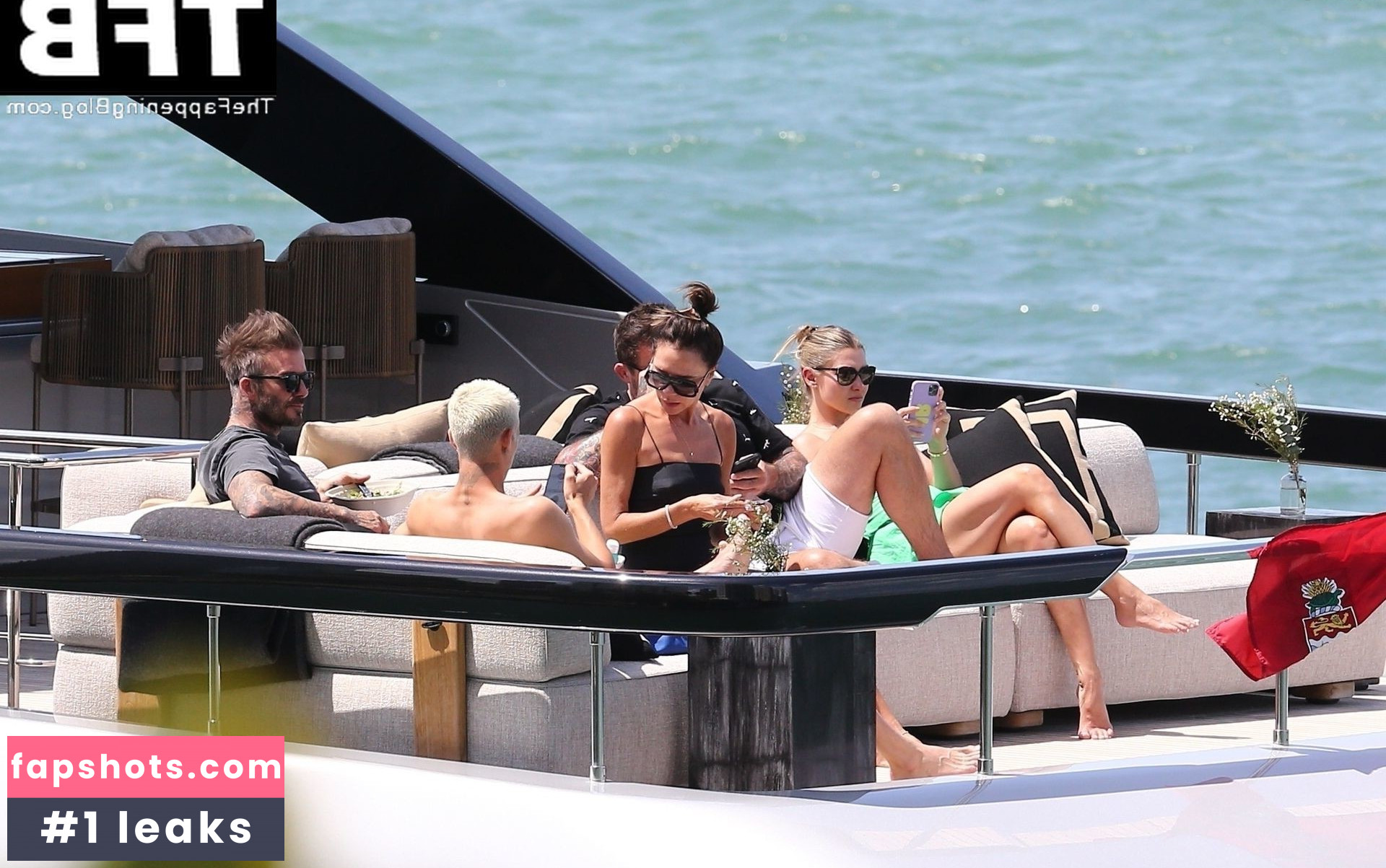 Victoria Beckham gallery photo #100