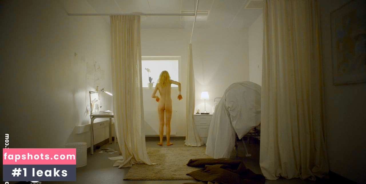 Victoria Carmen nude babe gallery