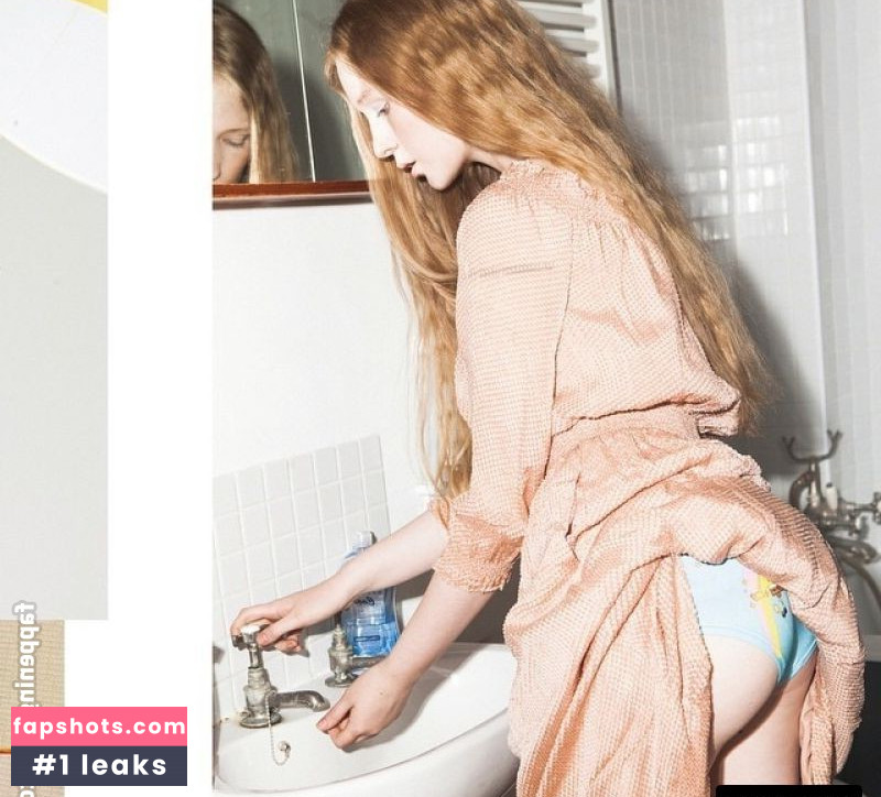 Victoria Clay gallery photo #17