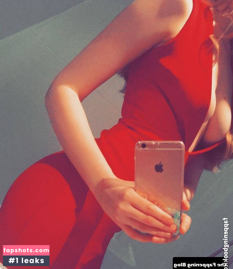 Victoria Clay gallery photo #22