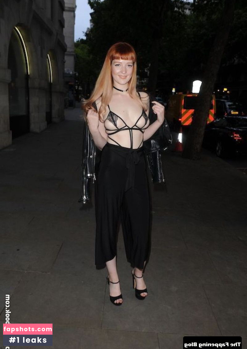 Victoria Clay gallery photo #36