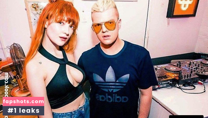 Victoria Clay gallery photo #6