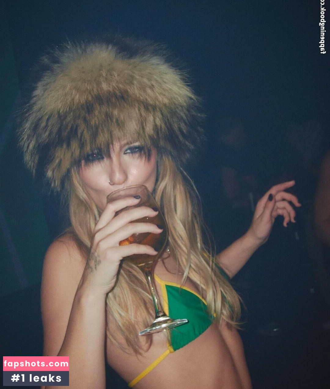 Victoria De Angelis (Maneskin bassist) gallery photo #15