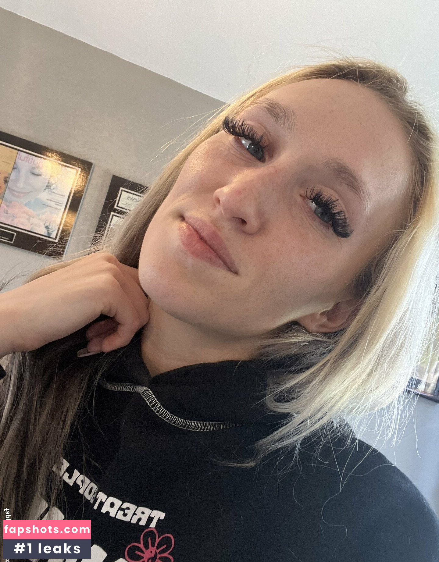 Victoria Gracen gallery photo #26