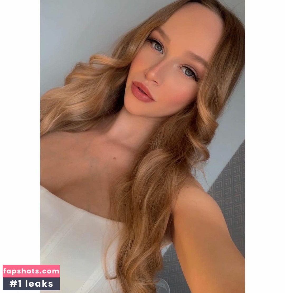 Victoria Hillyard gallery photo #13