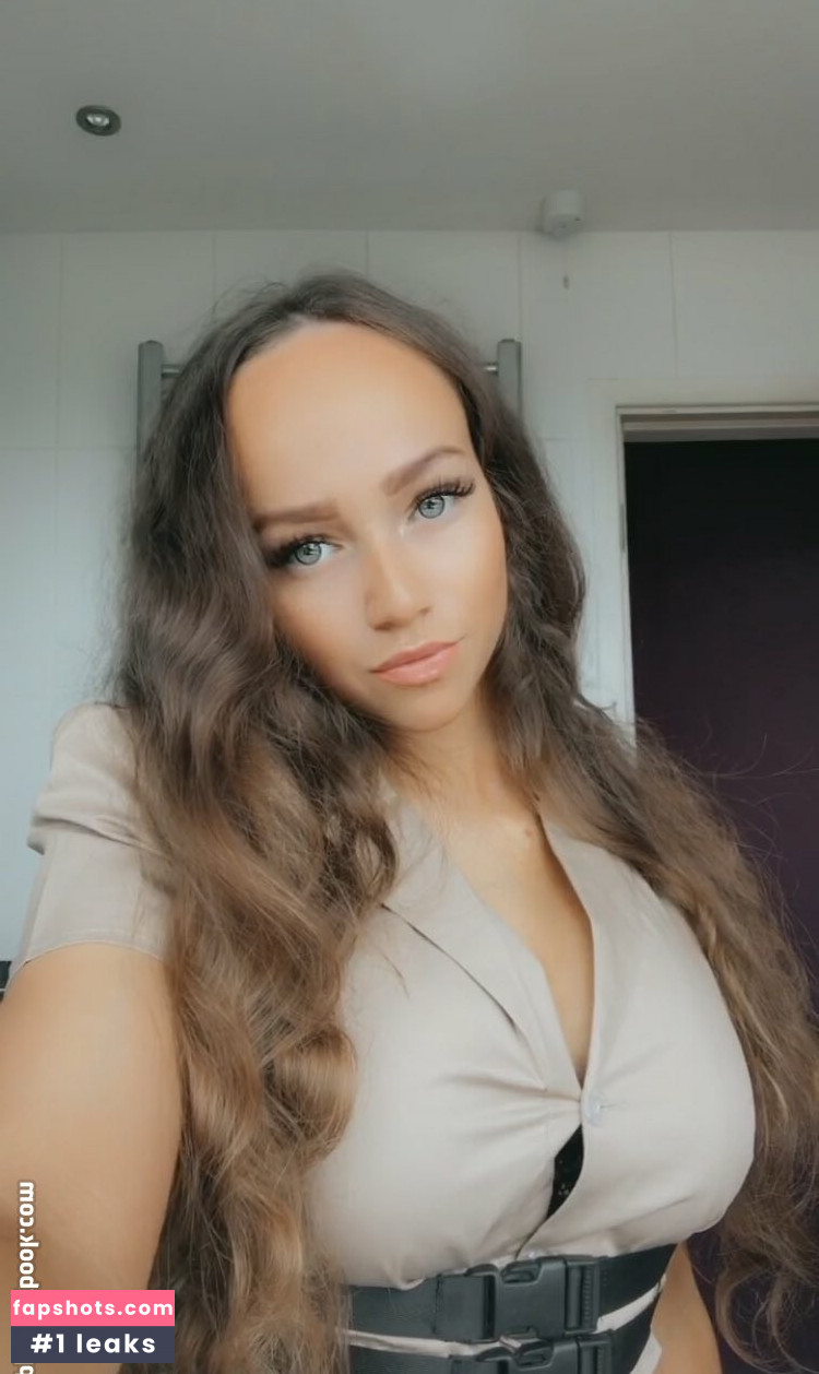 Victoria Hillyard gallery photo #14