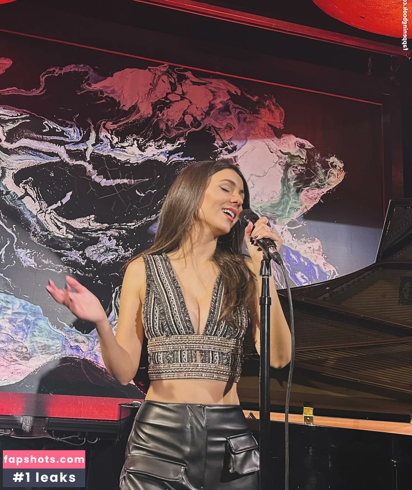 Victoria Justice gallery photo #929