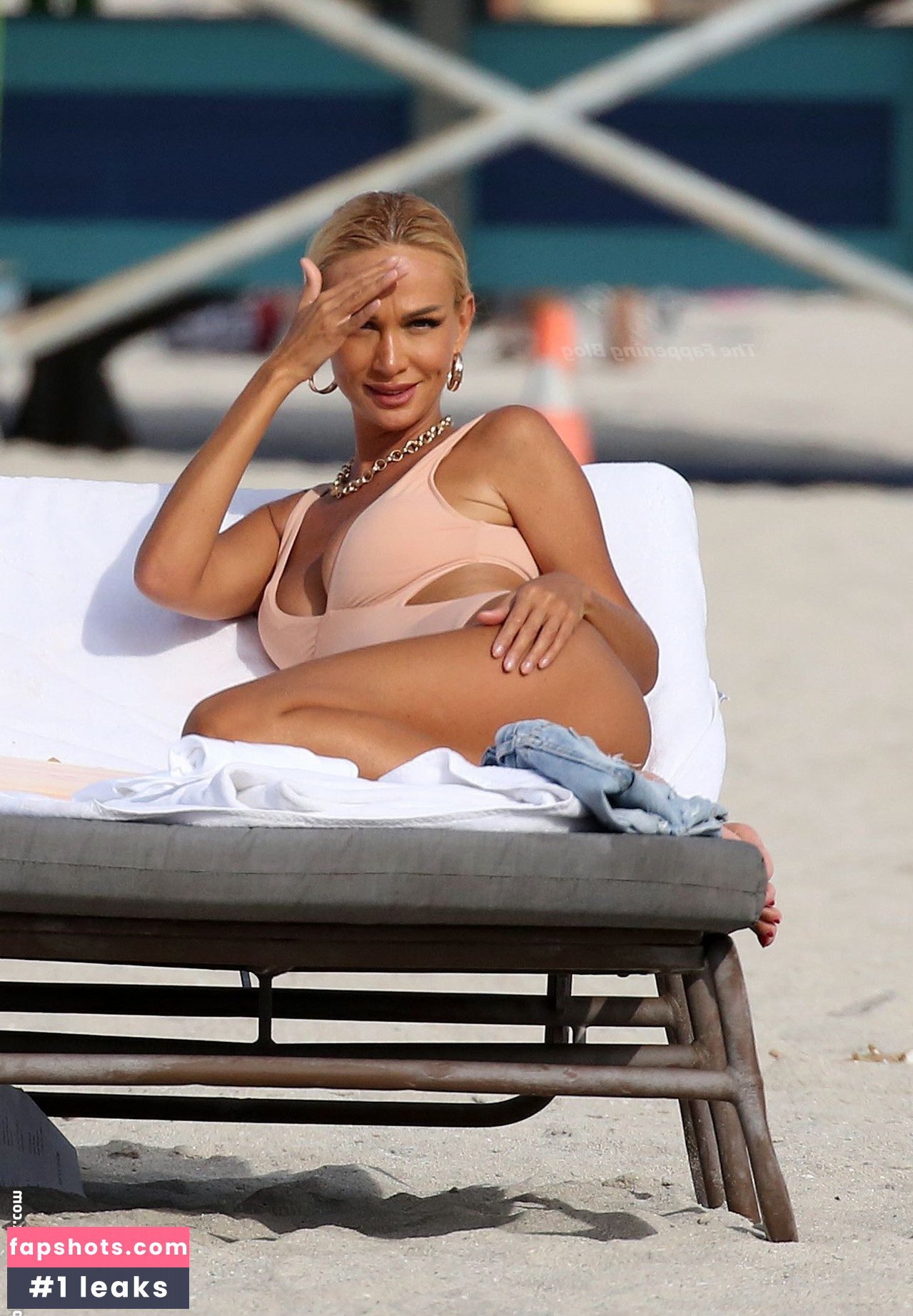 Victoria Lopyreva gallery photo #15