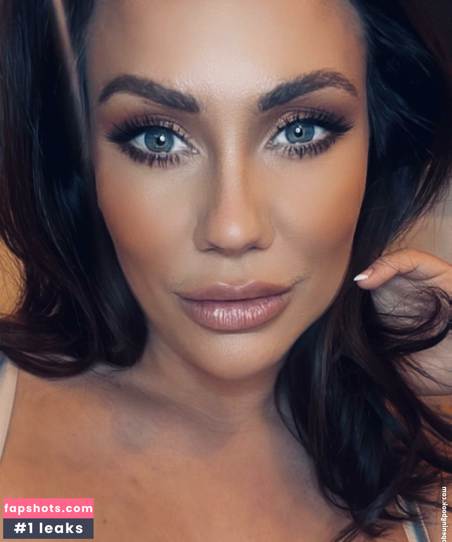 Victoria Love gallery photo #31